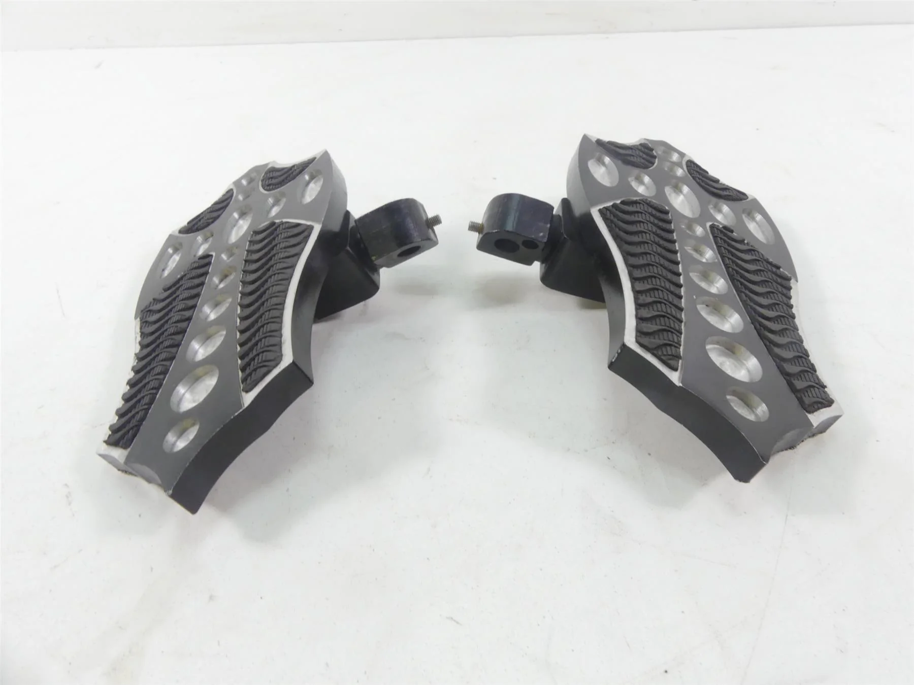 2004 Yamaha XV1700 Road Star Warrior Aftermarket Floor Board Foot Peg Set - Image 3