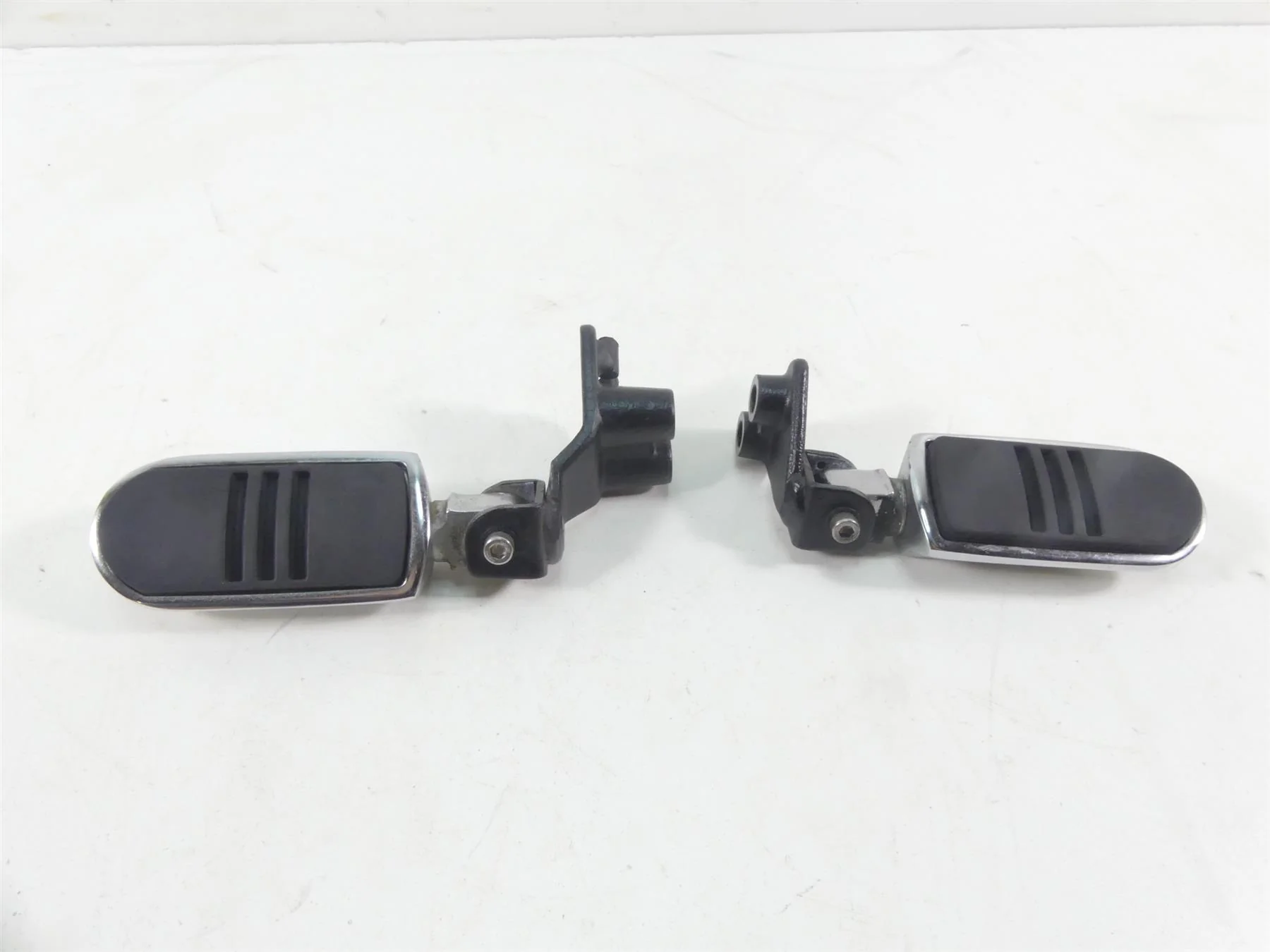 2004 Yamaha XV1700 Road Star Warrior Rear Passenger Footpeg Set 5PX-27440-10-00