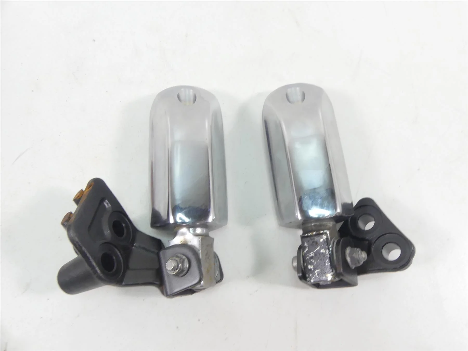 2004 Yamaha XV1700 Road Star Warrior Rear Passenger Footpeg Set 5PX-27440-10-00 - Image 3