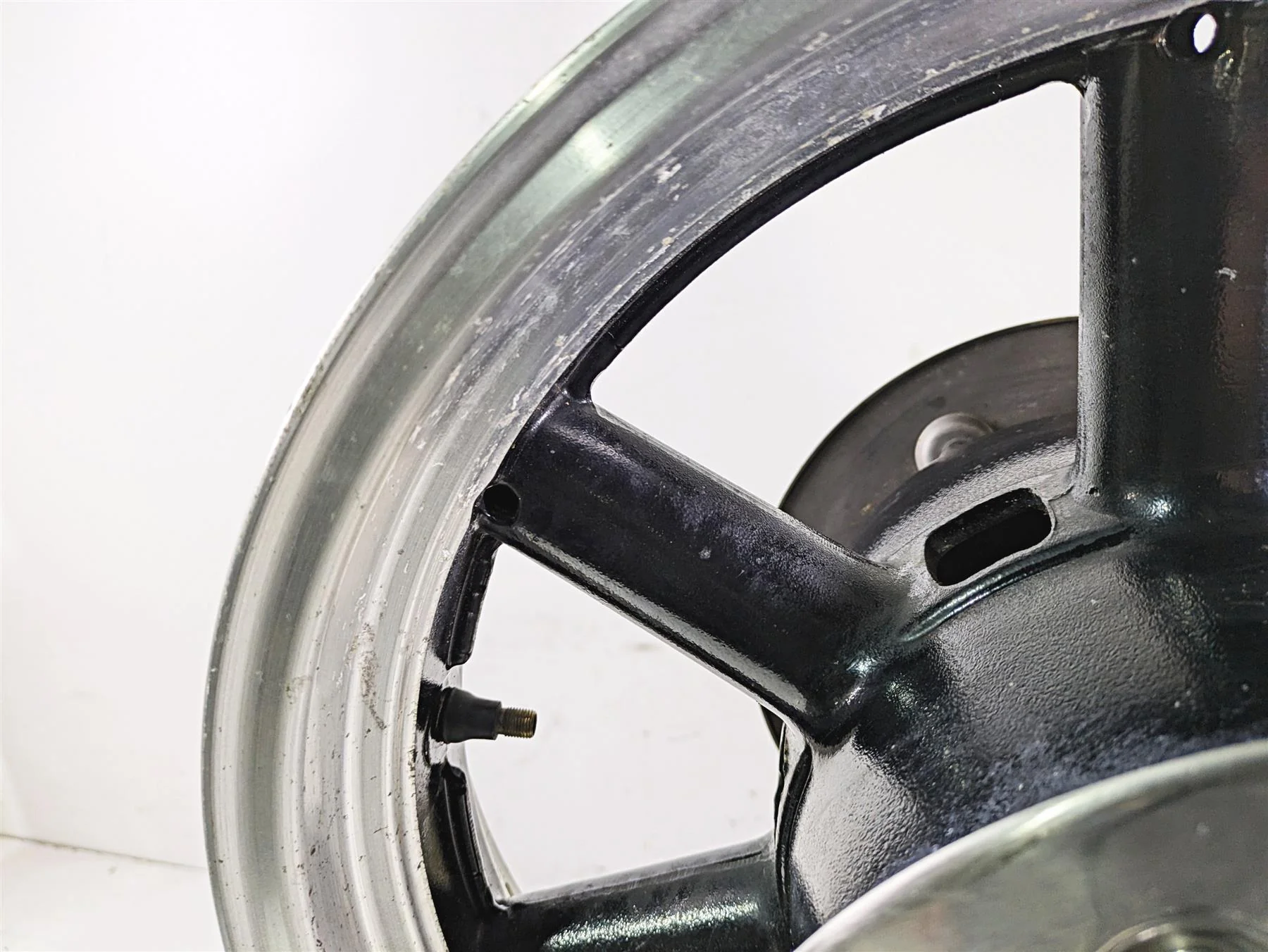 2004 Yamaha XVZ1300 Royal Star 16x3.5 Front Wheel Rim & Covers 4NK-25168-00-33 - Image 9