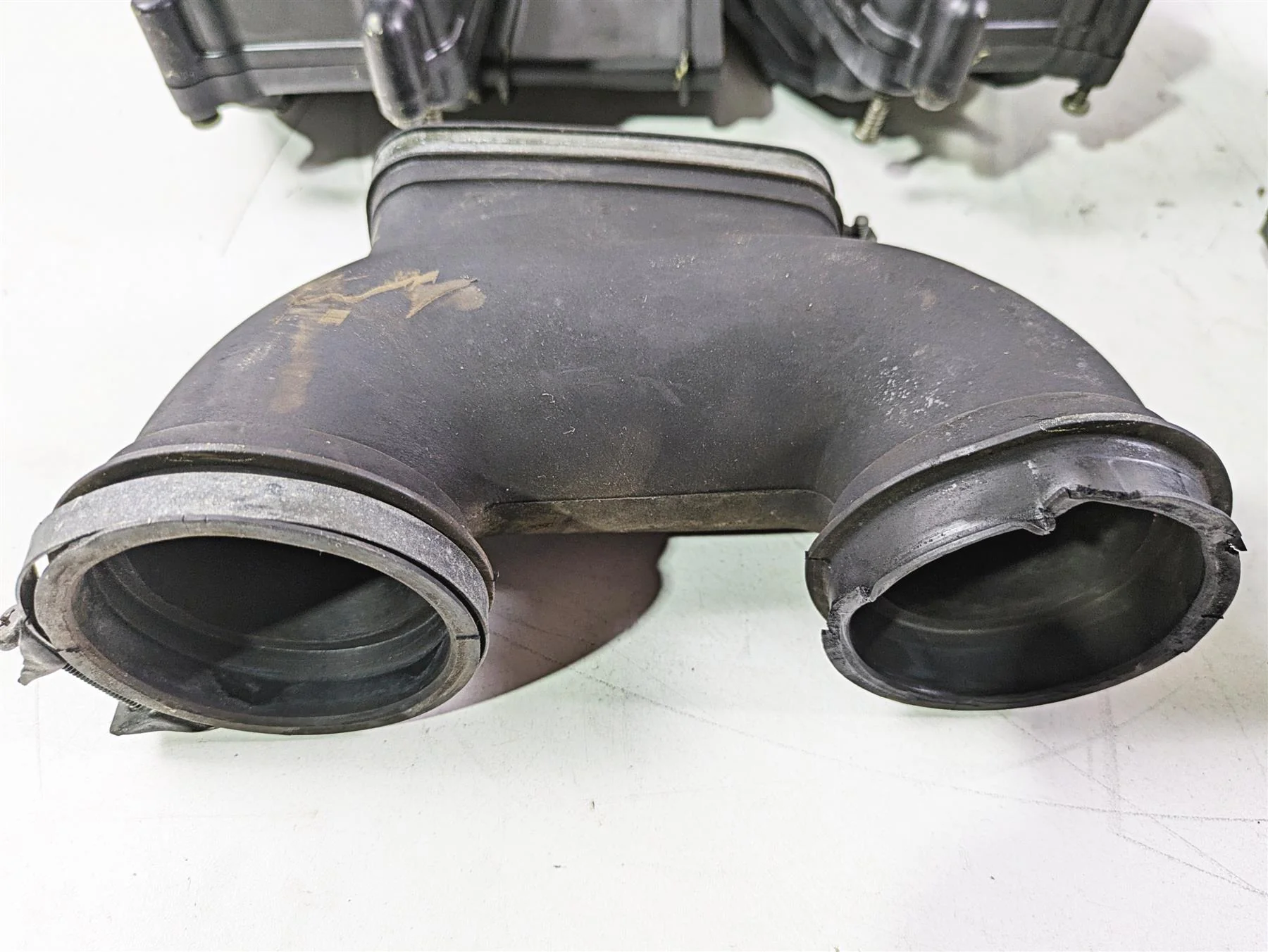 2004 Yamaha XVZ1300 Royal Star Air Box Cleaner Breather Set 4XY-1442A-00-00 - Image 7