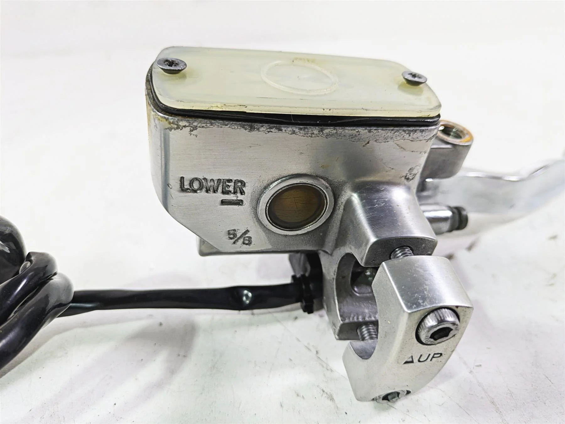 2004 Yamaha XVZ1300 Royal Star Front Brake Master Cylinder 4XY-W2587-01-00 - Image 8