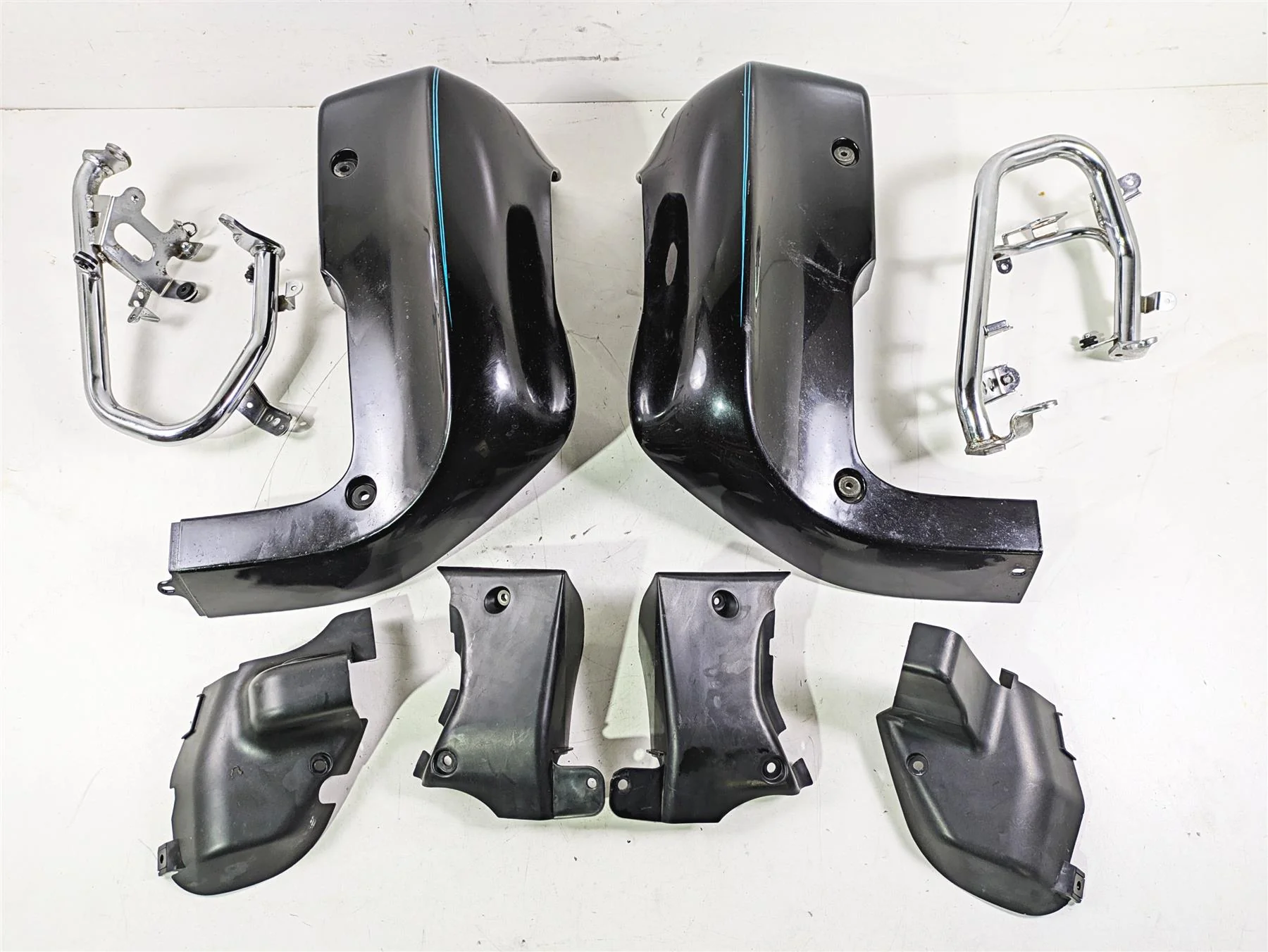2004 Yamaha XVZ1300 Royal Star Front L+R Leg Fairings & Mounts 4XY-2835J-01-P5