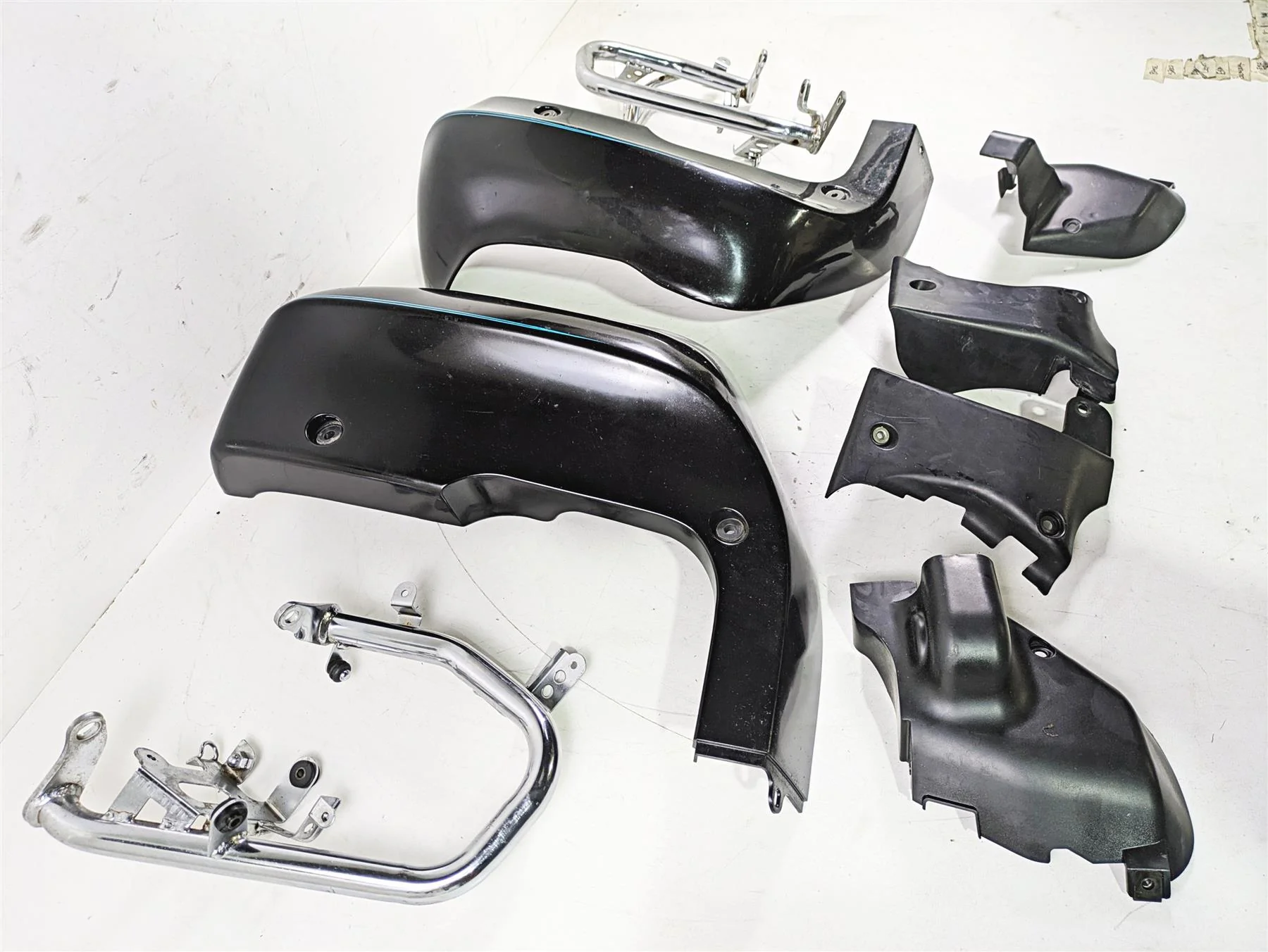 2004 Yamaha XVZ1300 Royal Star Front L+R Leg Fairings & Mounts 4XY-2835J-01-P5 - Image 10
