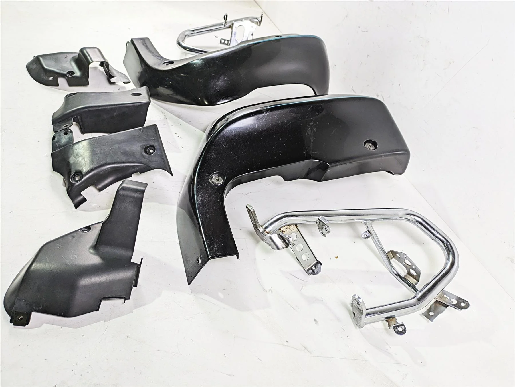 2004 Yamaha XVZ1300 Royal Star Front L+R Leg Fairings & Mounts 4XY-2835J-01-P5 - Image 11