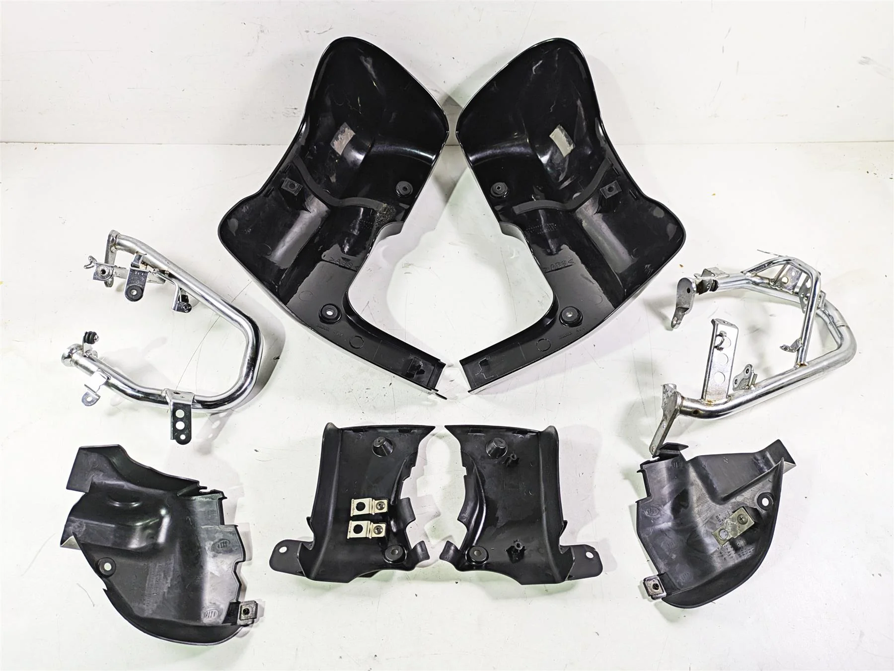 2004 Yamaha XVZ1300 Royal Star Front L+R Leg Fairings & Mounts 4XY-2835J-01-P5 - Image 2