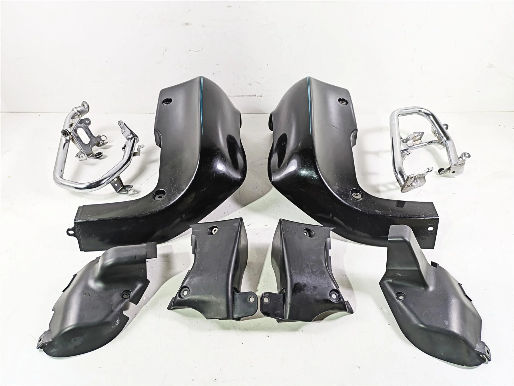 2004 Yamaha XVZ1300 Royal Star Front L+R Leg Fairings & Mounts 4XY-2835J-01-P5 - Image 9