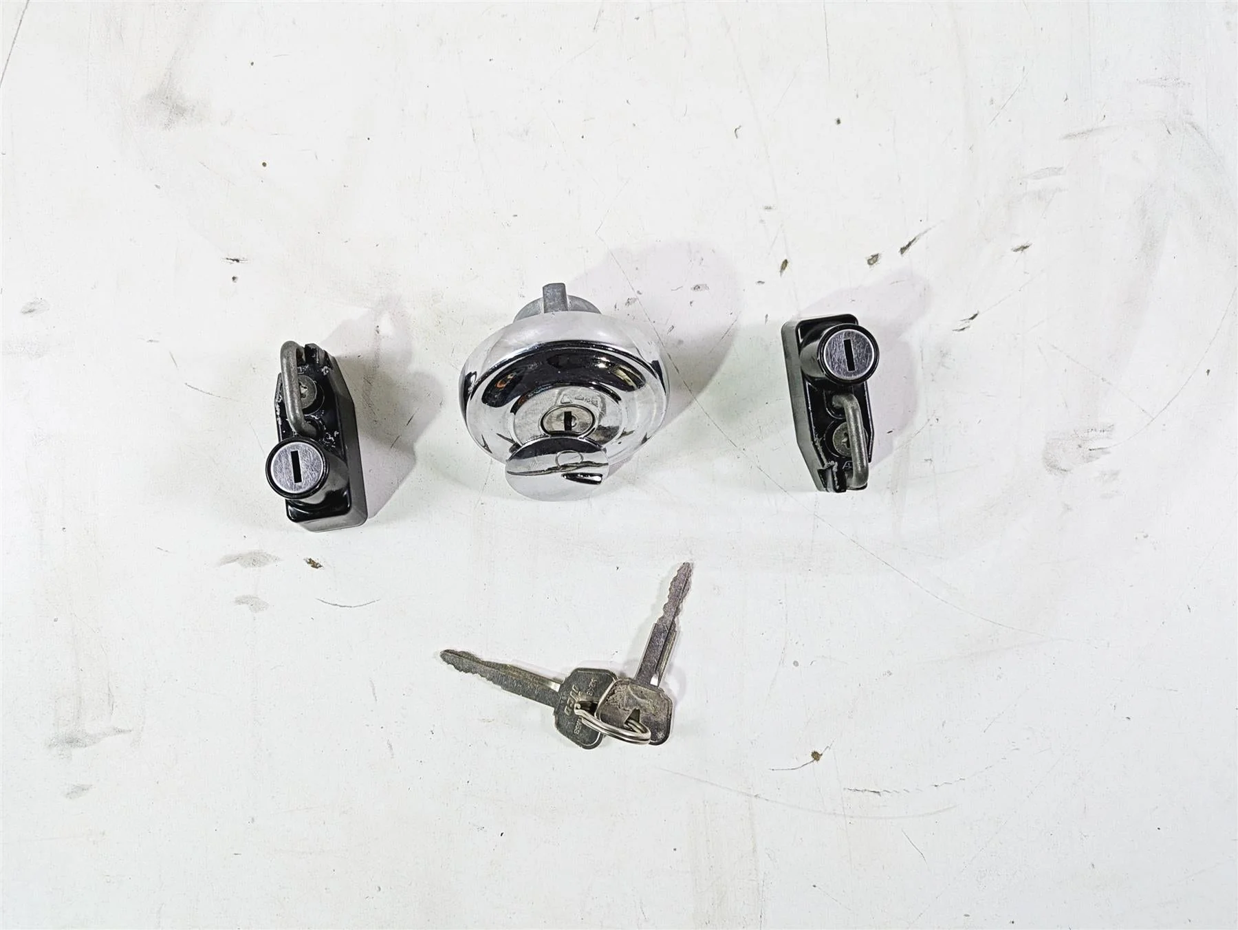 2004 Yamaha XVZ1300 Royal Star Gas Cap Helmet Locl & Key Set - Image 4