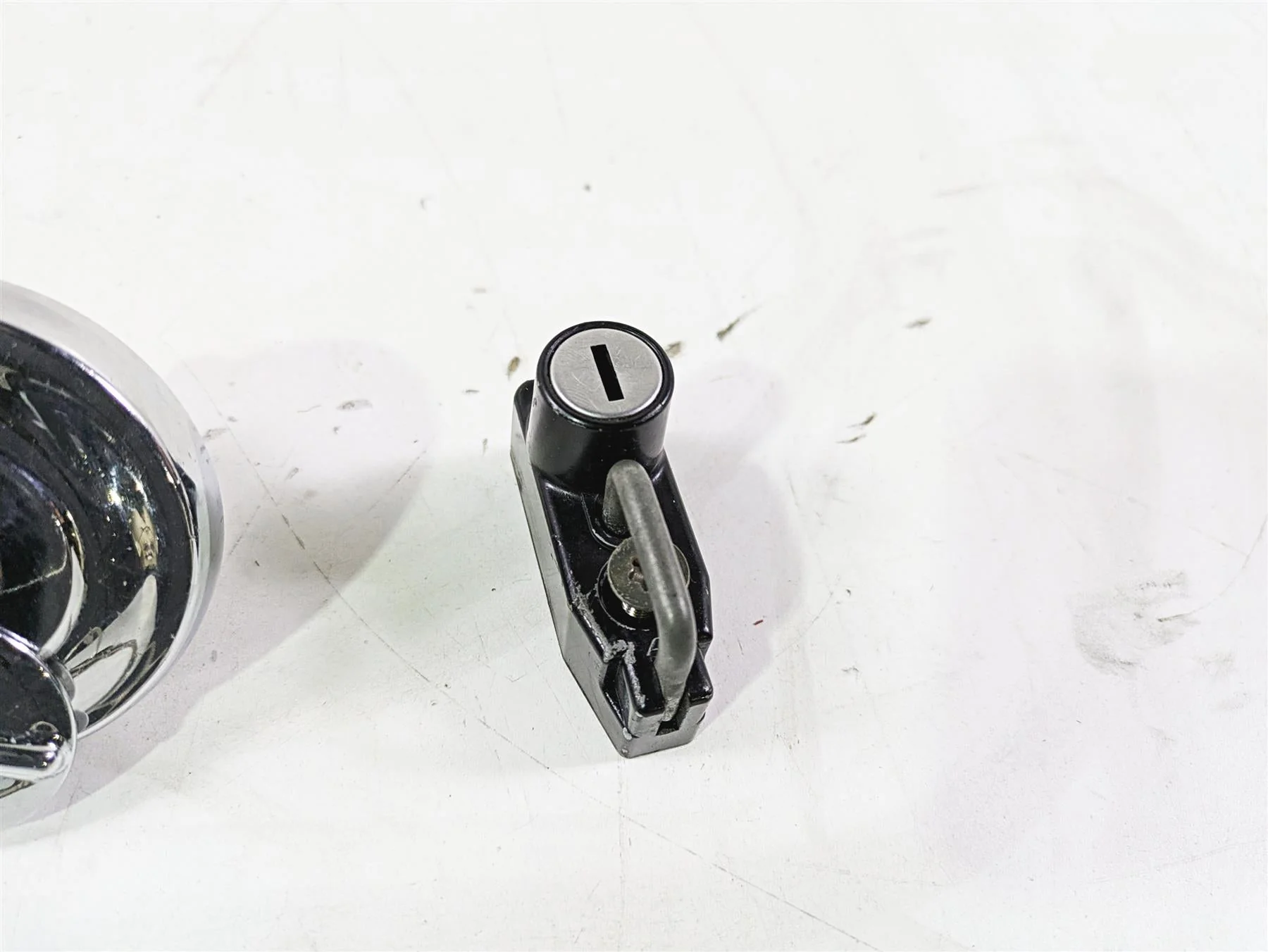 2004 Yamaha XVZ1300 Royal Star Gas Cap Helmet Locl & Key Set - Image 5
