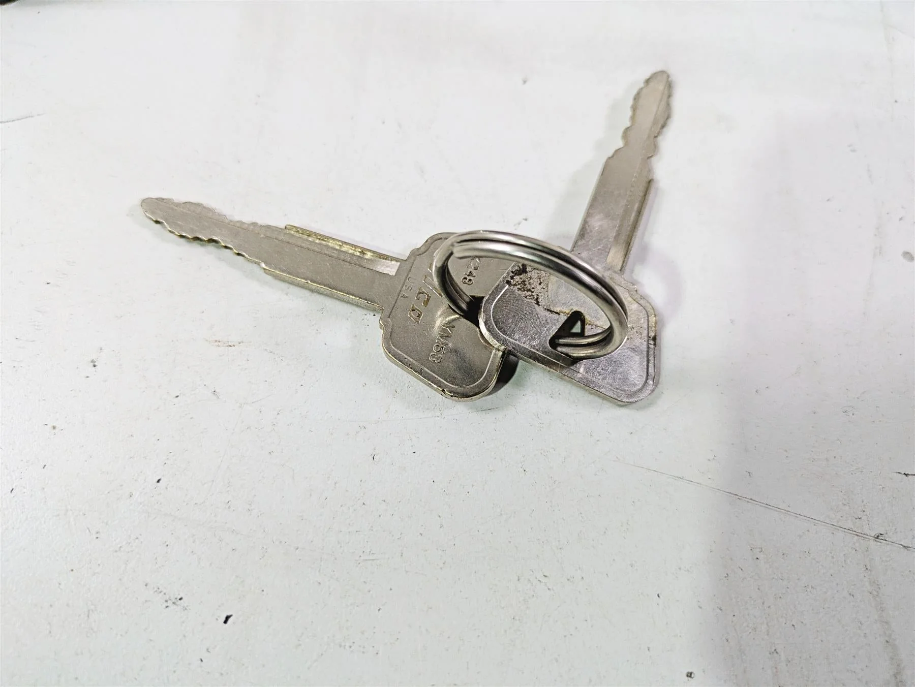 2004 Yamaha XVZ1300 Royal Star Gas Cap Helmet Locl & Key Set - Image 7