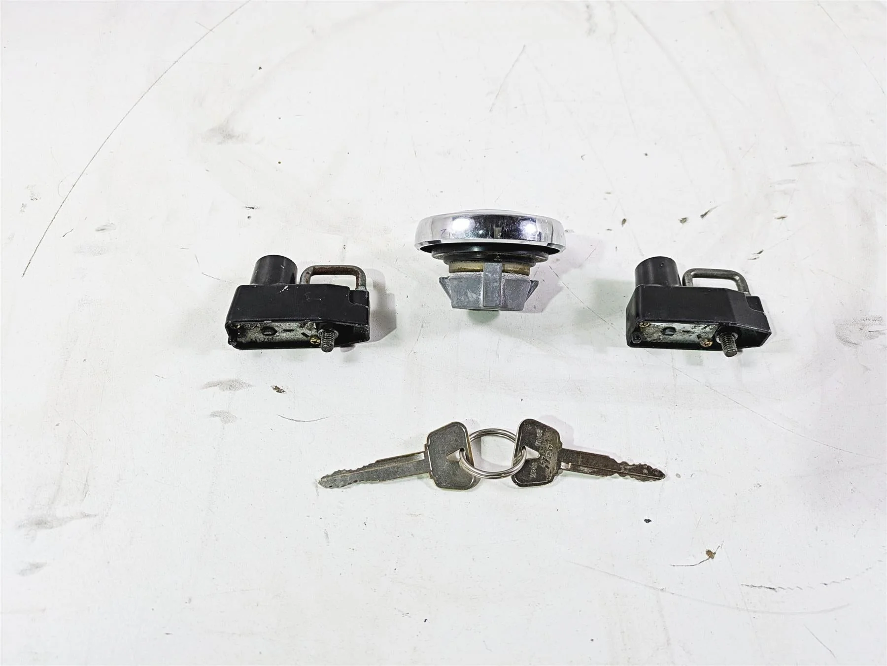 2004 Yamaha XVZ1300 Royal Star Gas Cap Helmet Locl & Key Set - Image 9