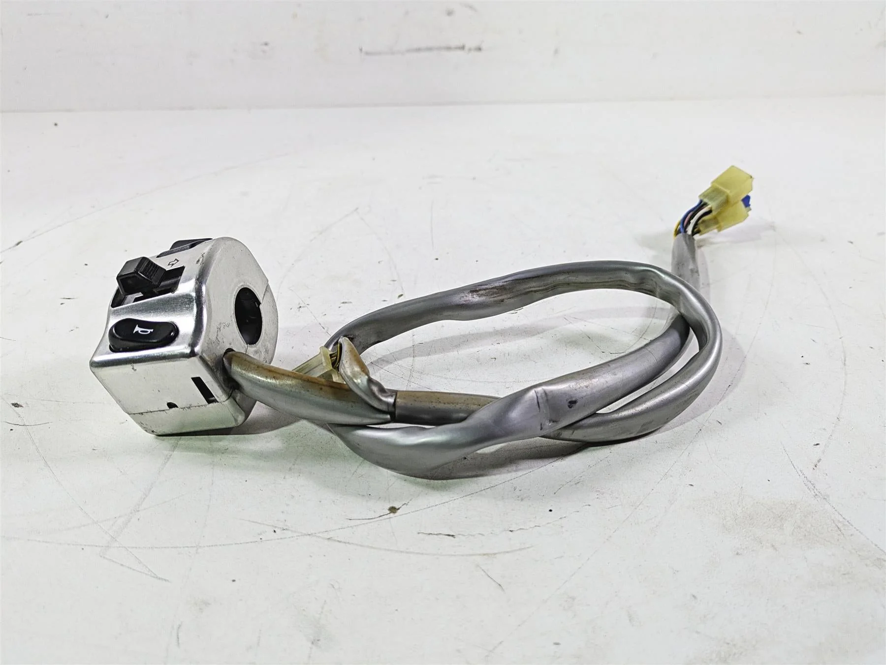 2004 Yamaha XVZ1300 Royal Star Left Hand Control Switch 4XY-83972-00-00 - Image 4