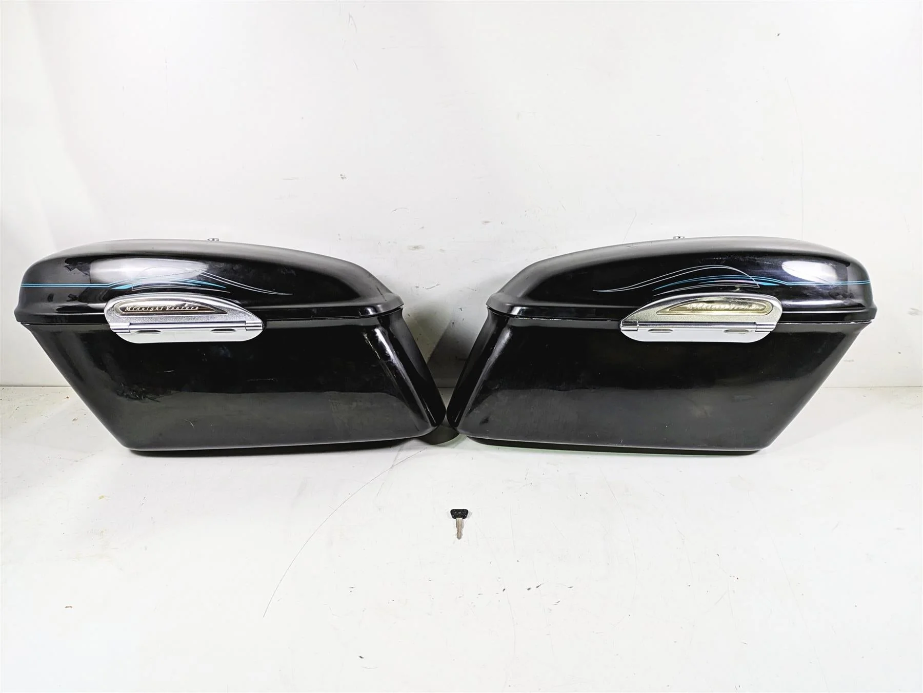 2004 Yamaha XVZ1300 Royal Star Left Right Saddlebag Set 4XY-Y2843-1C-P0
