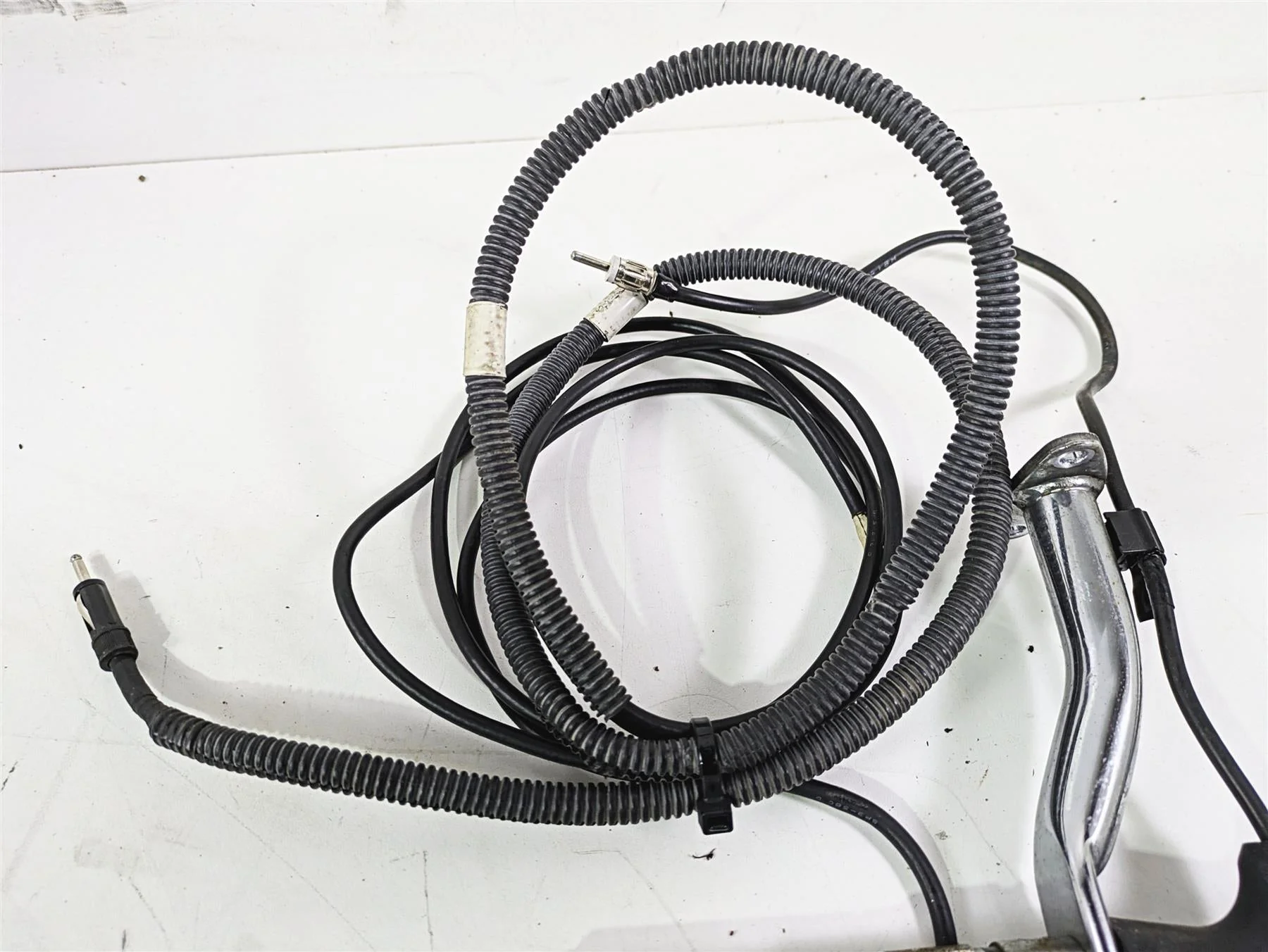 2004 Yamaha XVZ1300 Royal Star Rear FM Radio & CB Antenna Set 4XY-88143-10-00 - Image 4