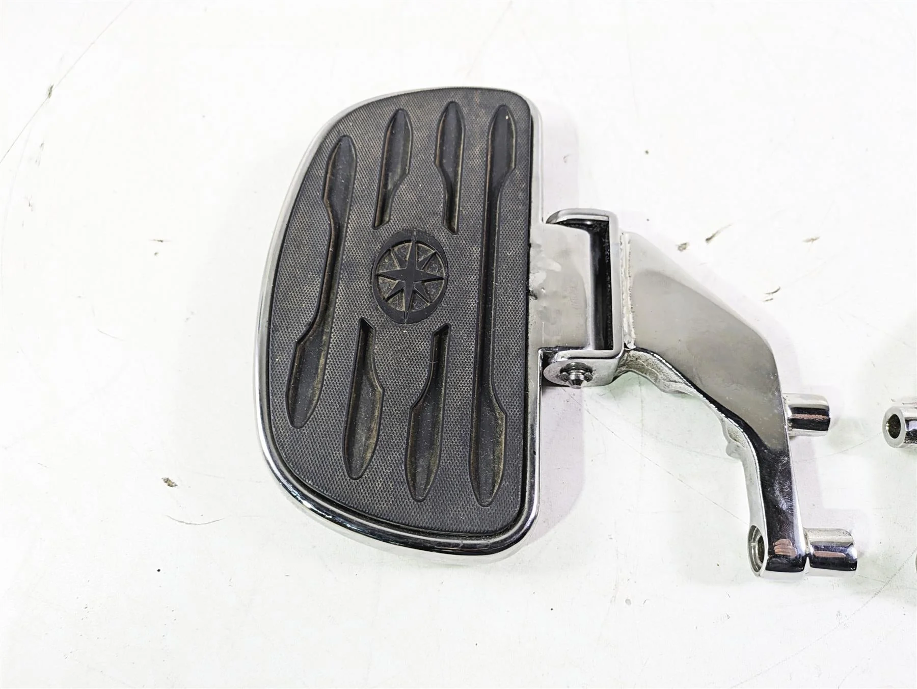 2004 Yamaha XVZ1300 Royal Star Rear Passenger Floorboard Set 4XY-27430-00-00 - Image 10