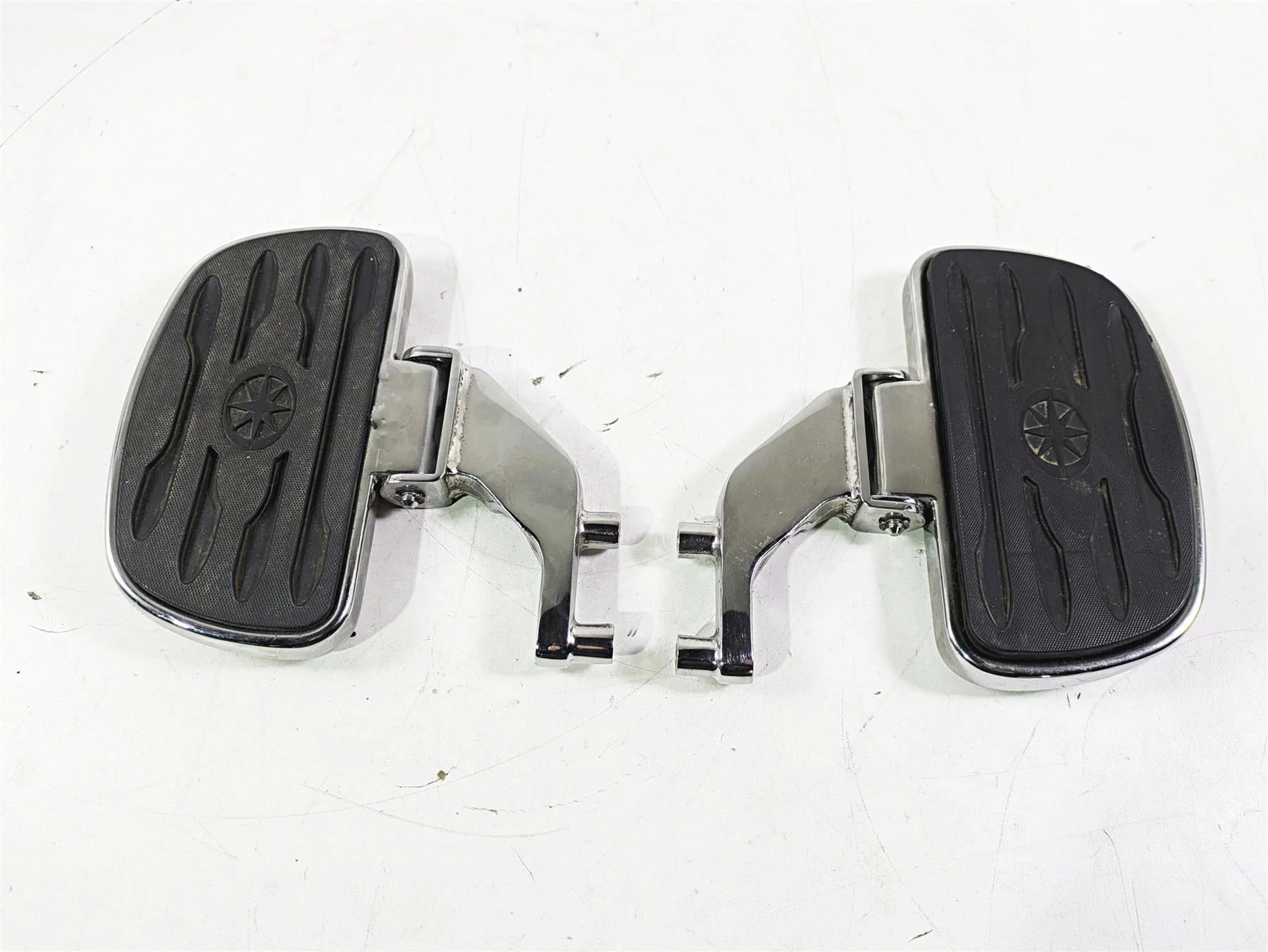 2004 Yamaha XVZ1300 Royal Star Rear Passenger Floorboard Set 4XY-27430-00-00 - Image 5