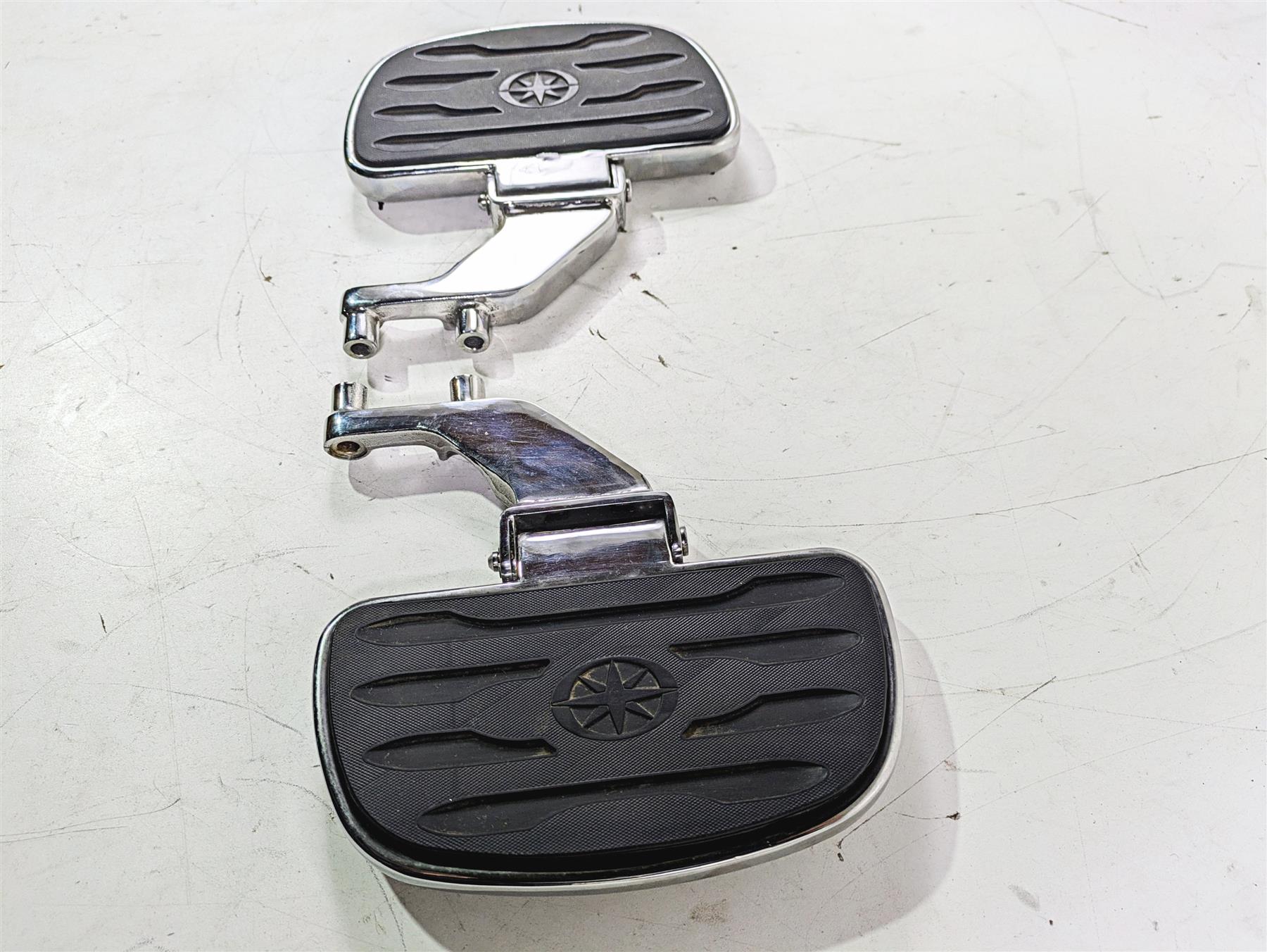 2004 Yamaha XVZ1300 Royal Star Rear Passenger Floorboard Set 4XY-27430-00-00 - Image 7