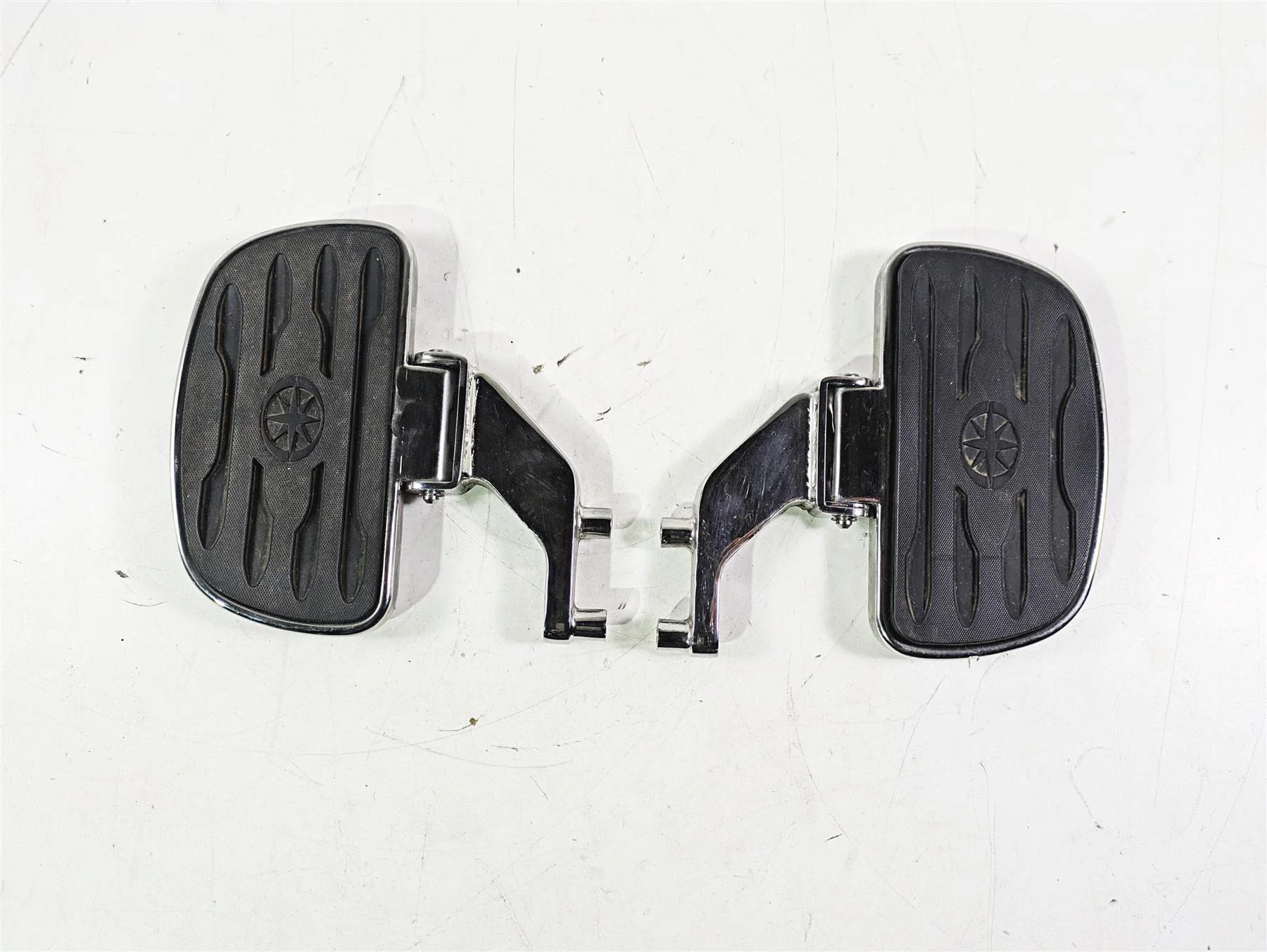2004 Yamaha XVZ1300 Royal Star Rear Passenger Floorboard Set 4XY-27430-00-00 - Image 8