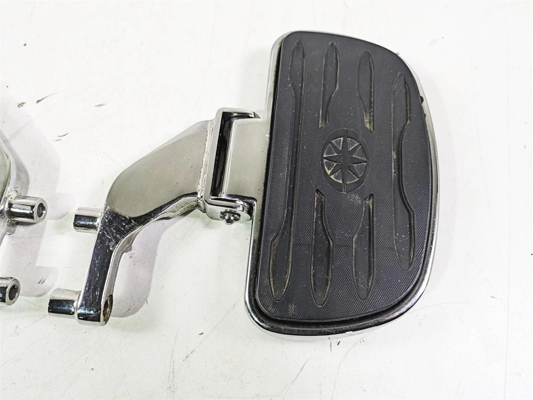 2004 Yamaha XVZ1300 Royal Star Rear Passenger Floorboard Set 4XY-27430-00-00 - Image 9