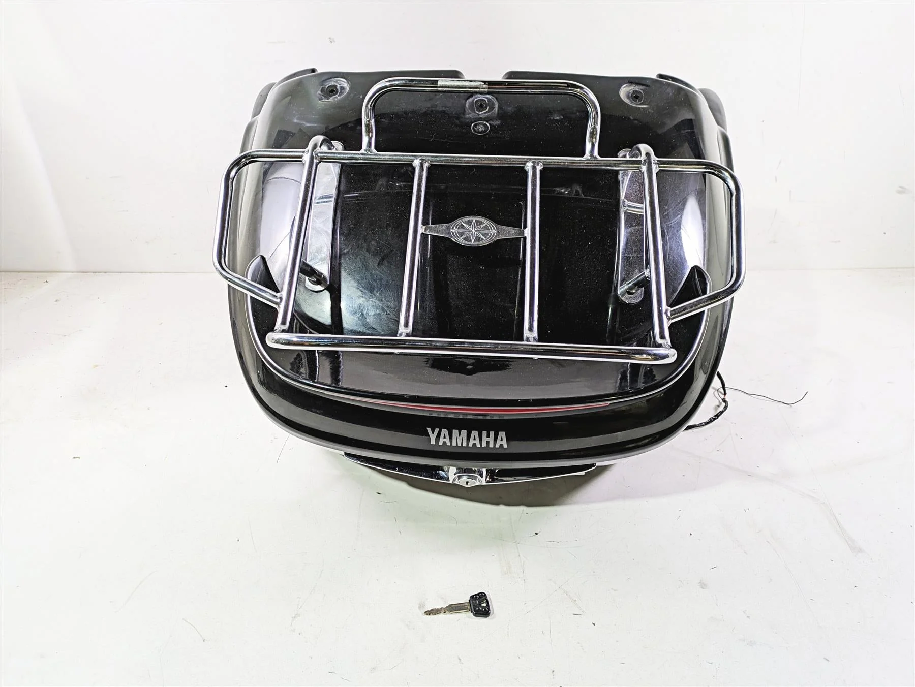 2004 Yamaha XVZ1300 Royal Star Rear Trunk Top Case & Mounts 4XY-W2846-00-P0 - Image 3