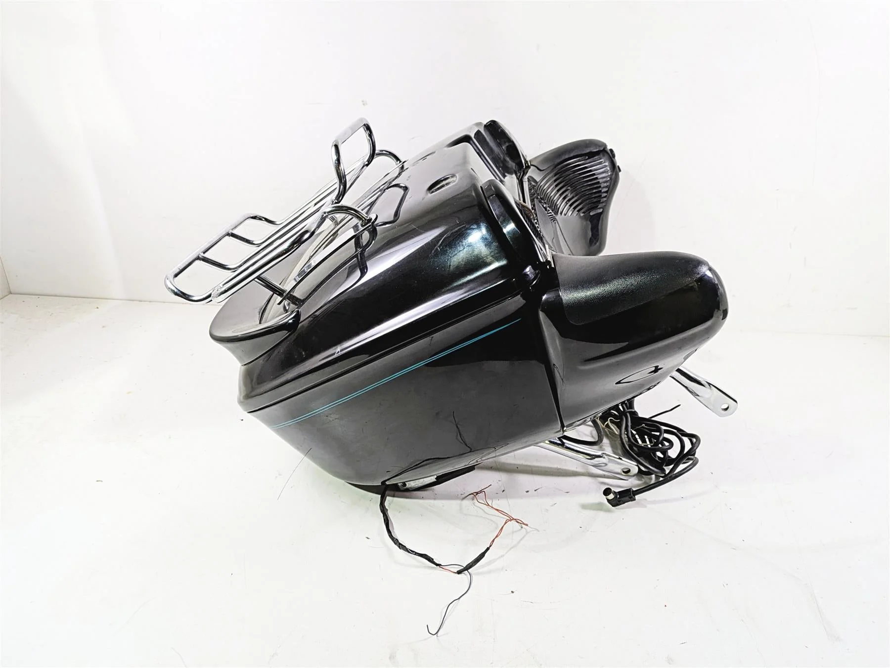 2004 Yamaha XVZ1300 Royal Star Rear Trunk Top Case & Mounts 4XY-W2846-00-P0 - Image 4