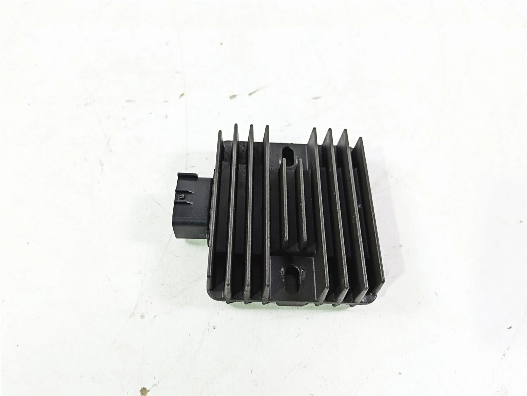 2004 Yamaha XVZ1300 Royal Star Rectifier Voltage Regulator 4XY-81960-00-00 SH678-11 - Image 2