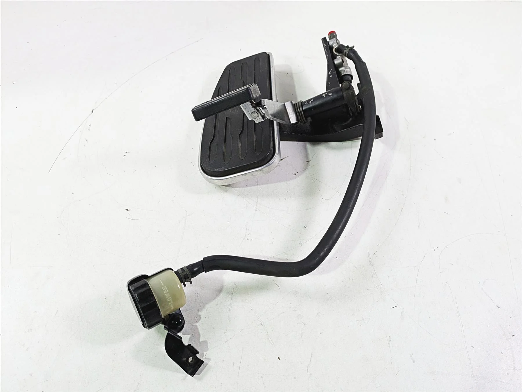 2004 Yamaha XVZ1300 Royal Star Right Floorboard & Brake Pedal Set 4XY-27420-10 - Image 2