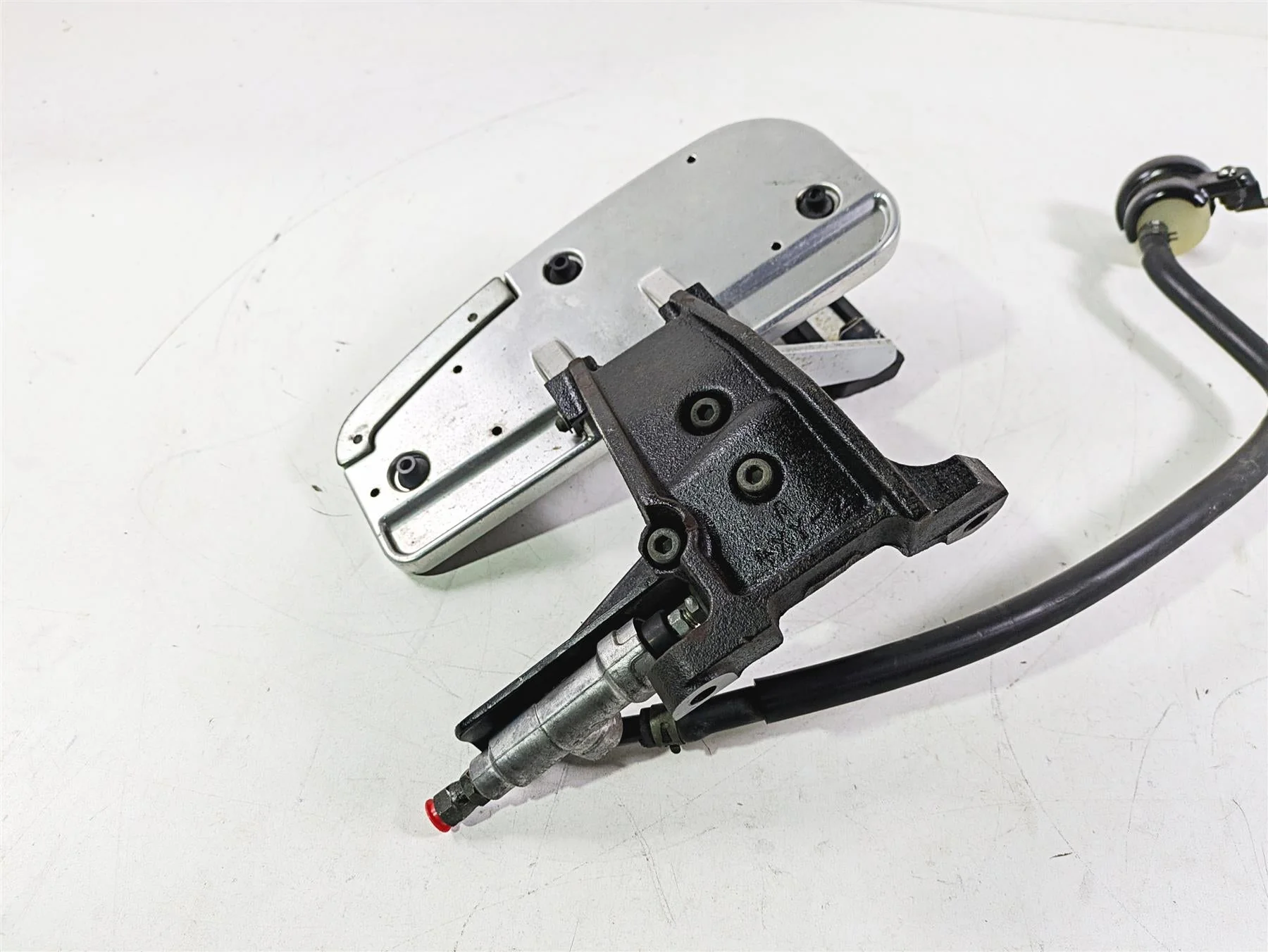 2004 Yamaha XVZ1300 Royal Star Right Floorboard & Brake Pedal Set 4XY-27420-10 - Image 9