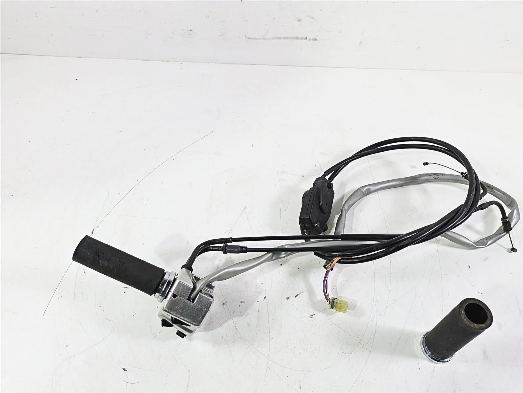 2004 Yamaha XVZ1300 Royal Star Right Hand Control Switch 4XY-83969-10-00 - Image 8
