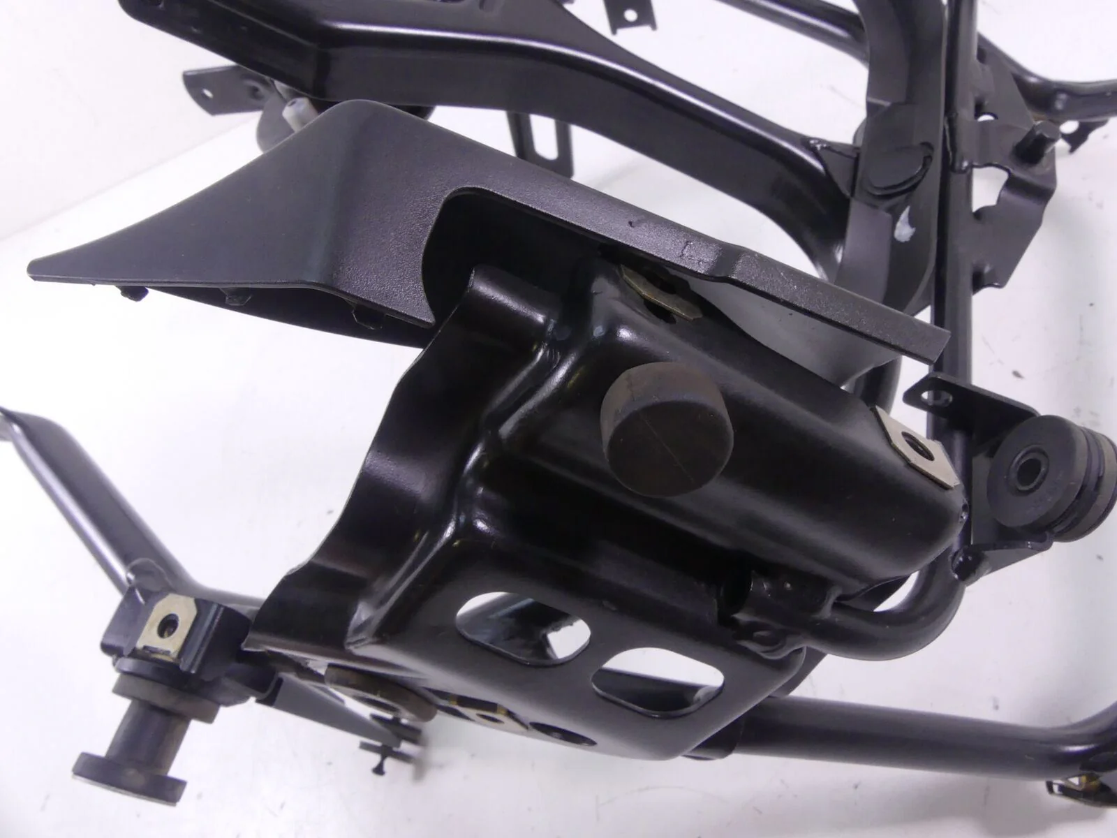 2005 BMW R1200GS K25 Front Subframe Sub Frame Fairing Stay Bracket 46637667700 - Image 8