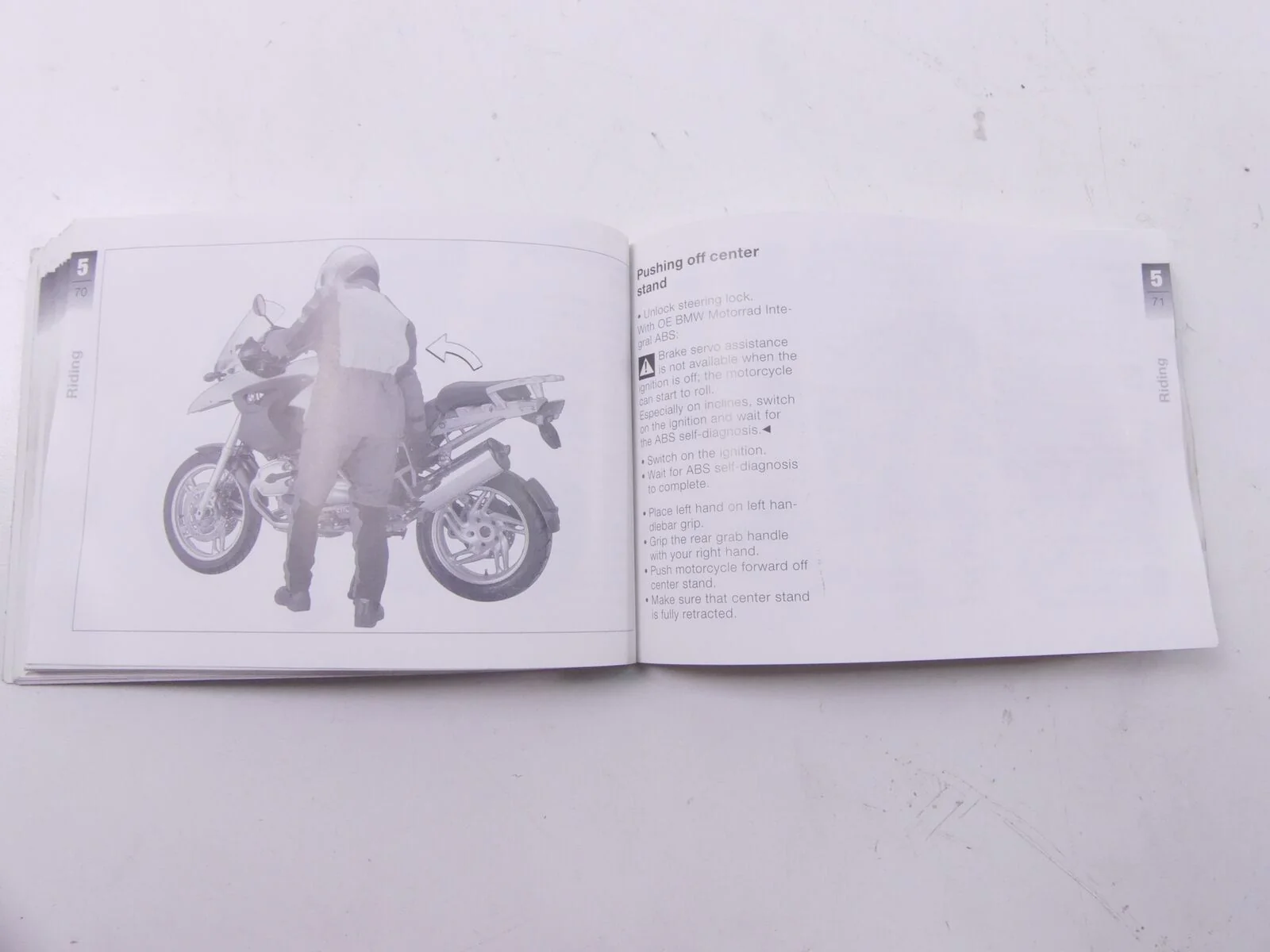 2005 BMW R1200GS K25 Owners Manual Handbook Hand Book US Model - Wet 01477704007 - Image 4
