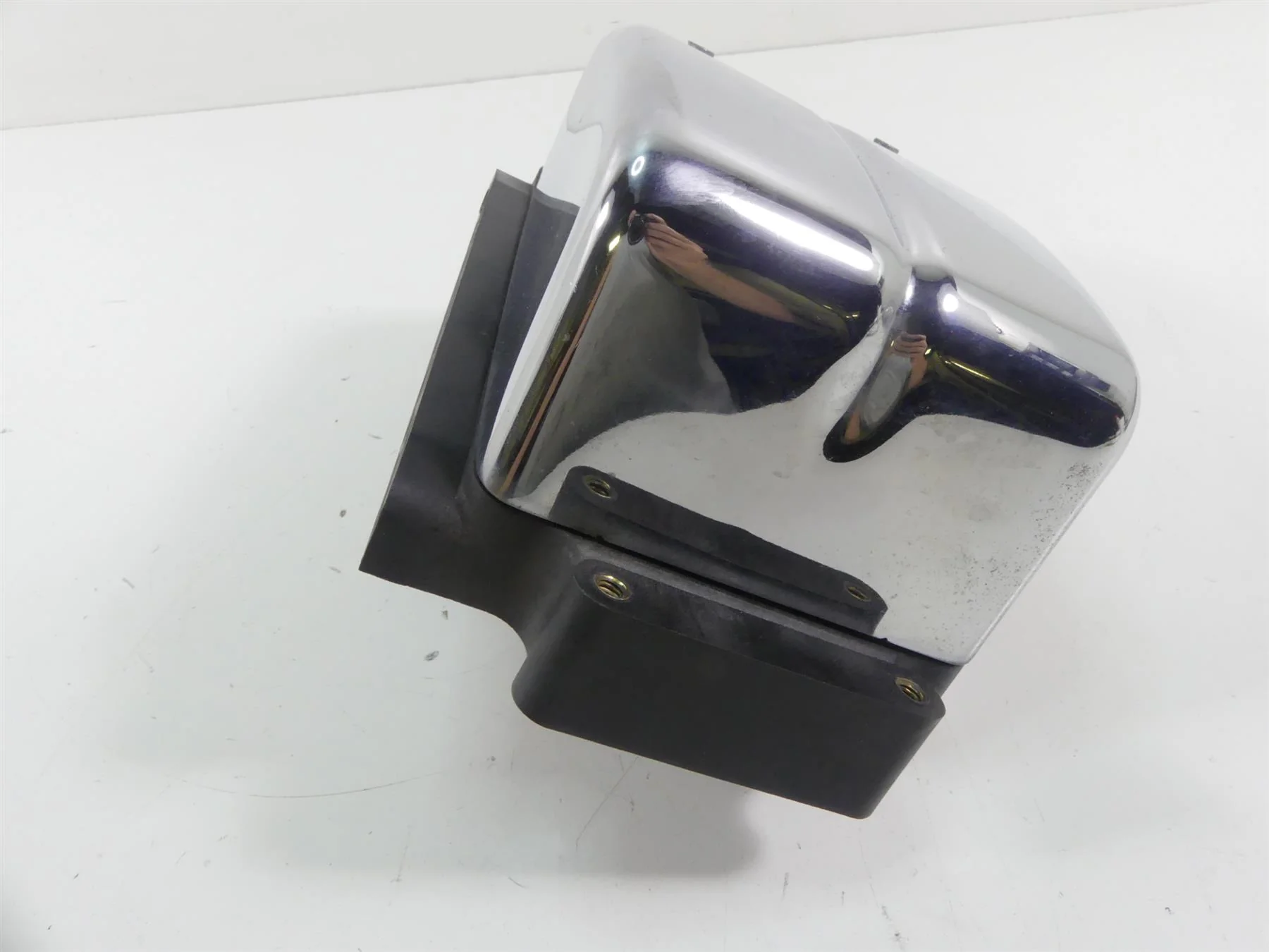 2005 Harley FXDWGI Dyna Wide Glide Electrical Stay Tray & Chrome Cover 66333-04 - Image 2