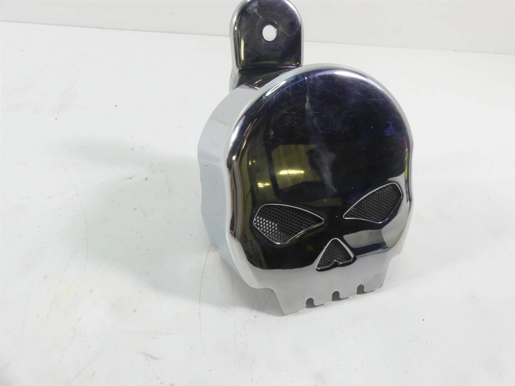 2005 Harley FXDWGI Dyna Wide Glide Horn With Chrome Skull Cover 61300478A - Image 2