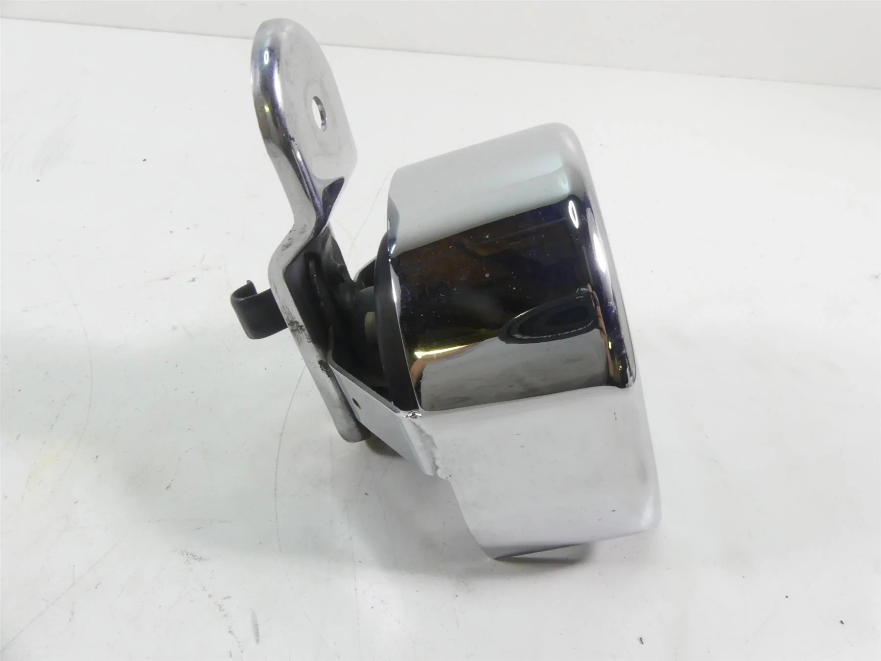 2005 Harley FXDWGI Dyna Wide Glide Horn With Chrome Skull Cover 61300478A - Image 3