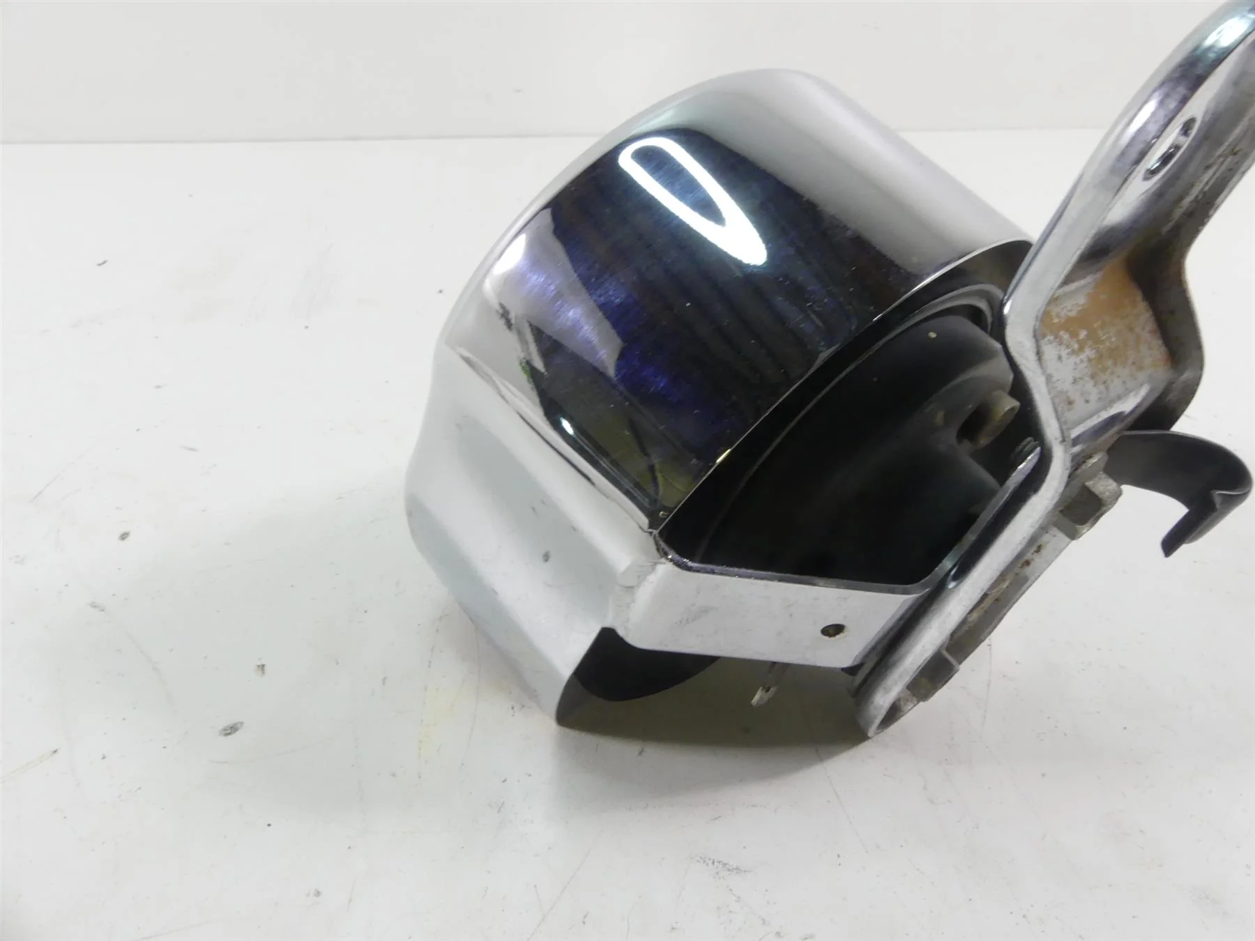 2005 Harley FXDWGI Dyna Wide Glide Horn With Chrome Skull Cover 61300478A - Image 5
