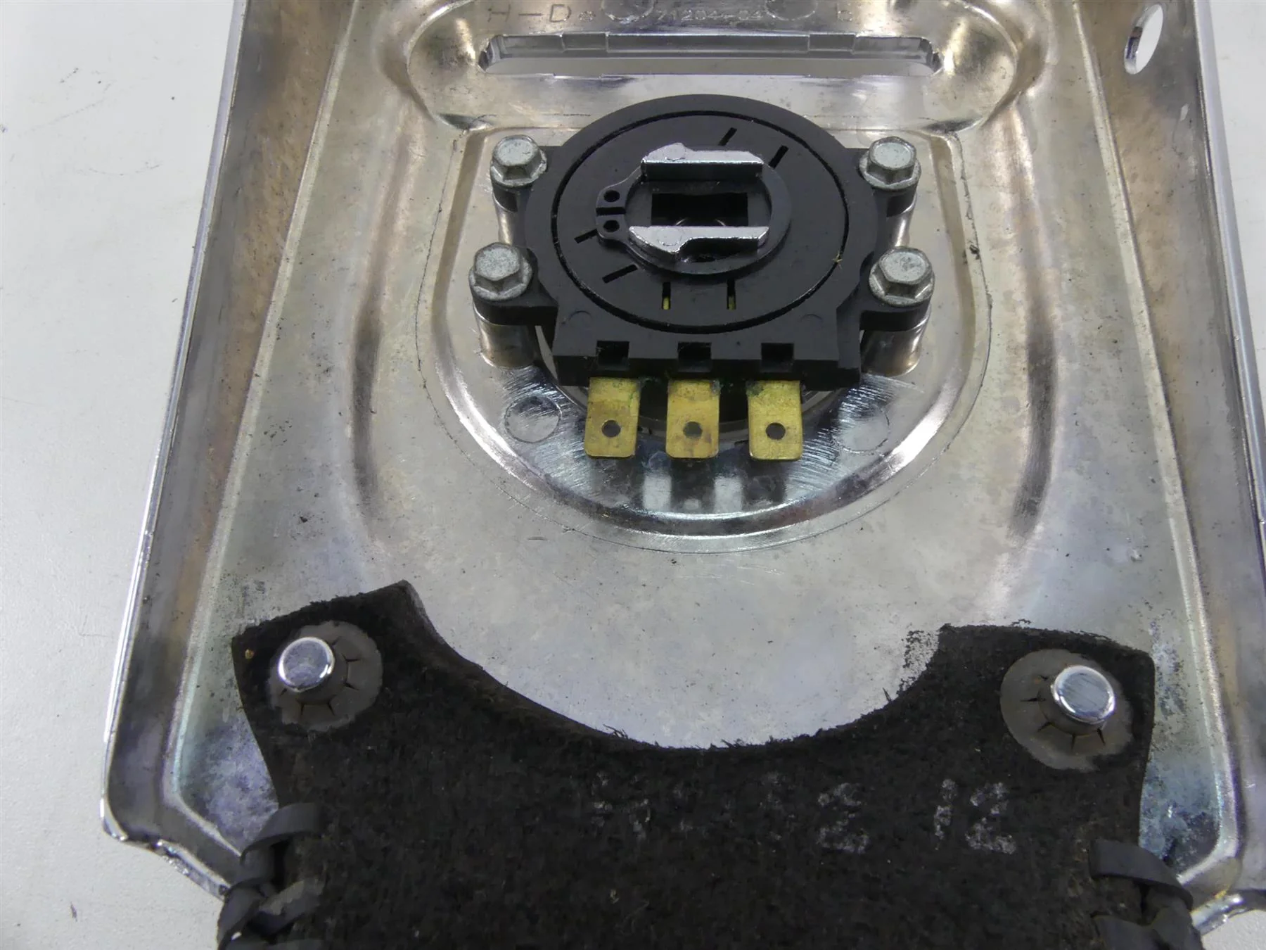 2005 Harley FXDWGI Dyna Wide Glide Ignition Switch + Tank Dash - Read 71211-04A - Image 7