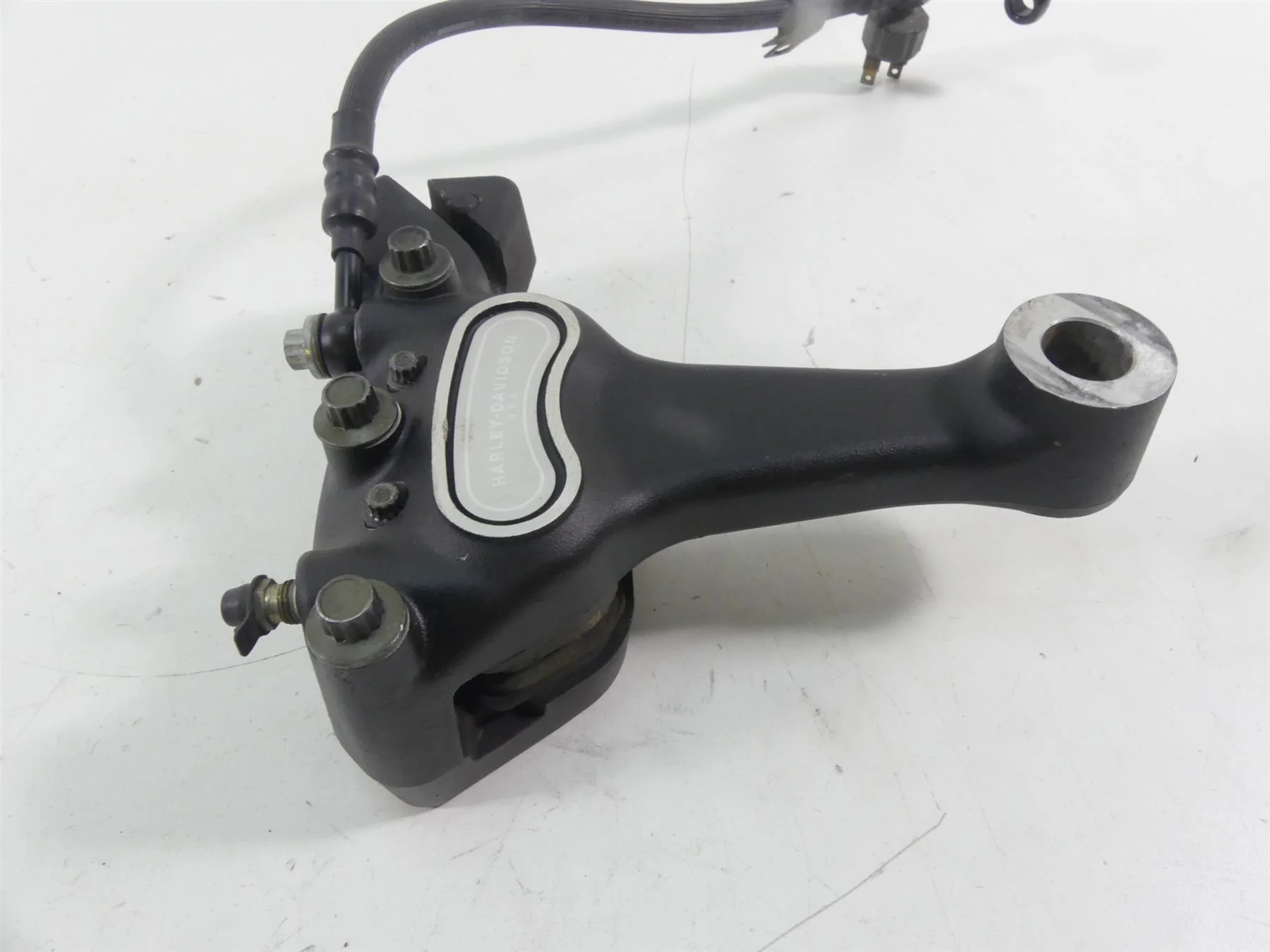 2005 Harley FXDWGI Dyna Wide Glide Rear Brake Caliper + Line 44017-00D - Image 2