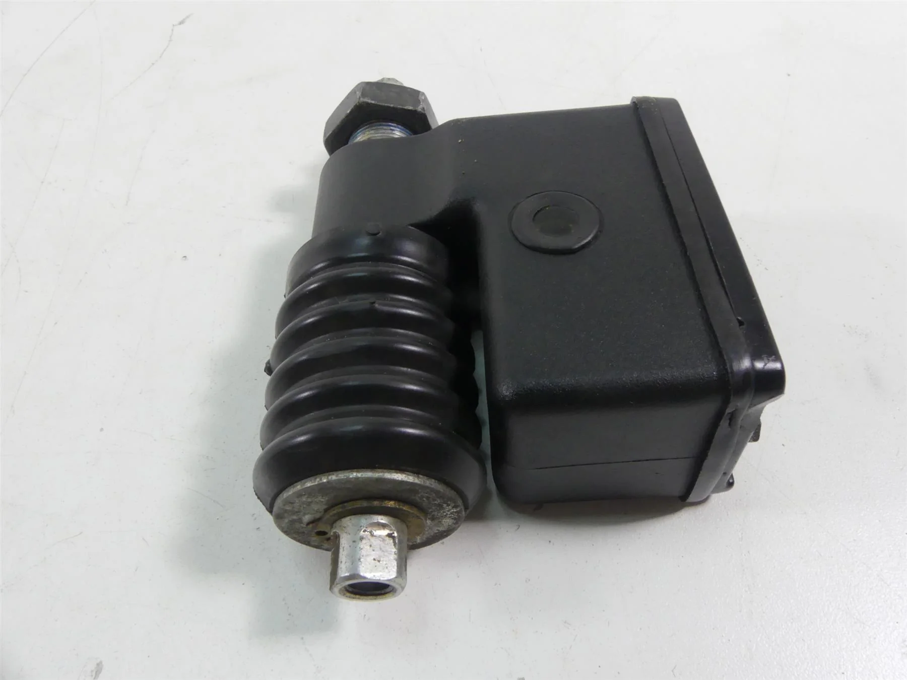 2005 Harley FXDWGI Dyna Wide Glide Rear Brake Master Cylinder 42474-90C - Image 4