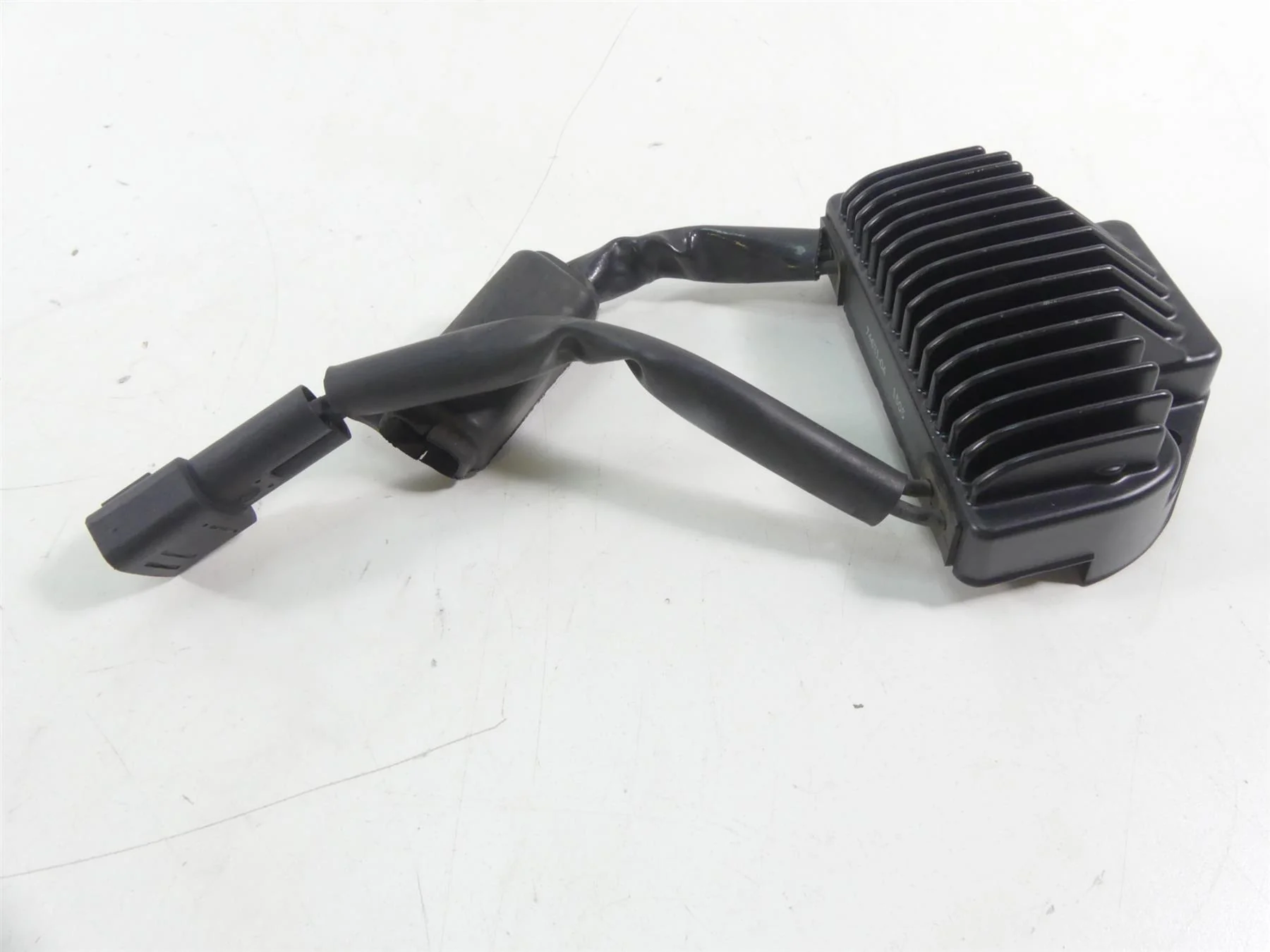 2005 Harley FXDWGI Dyna Wide Glide Rectifier Voltage Regulator 74631-04 - Image 2