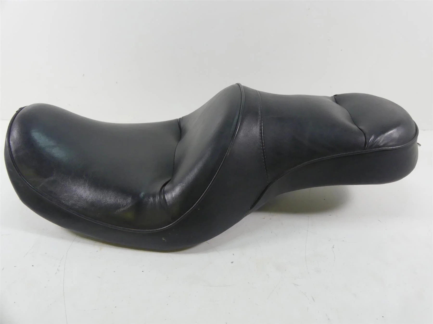 2005 Harley FXDWGI Dyna Wide Glide Rider Passenger Saddle Seat - Read 53079-04 - Image 3