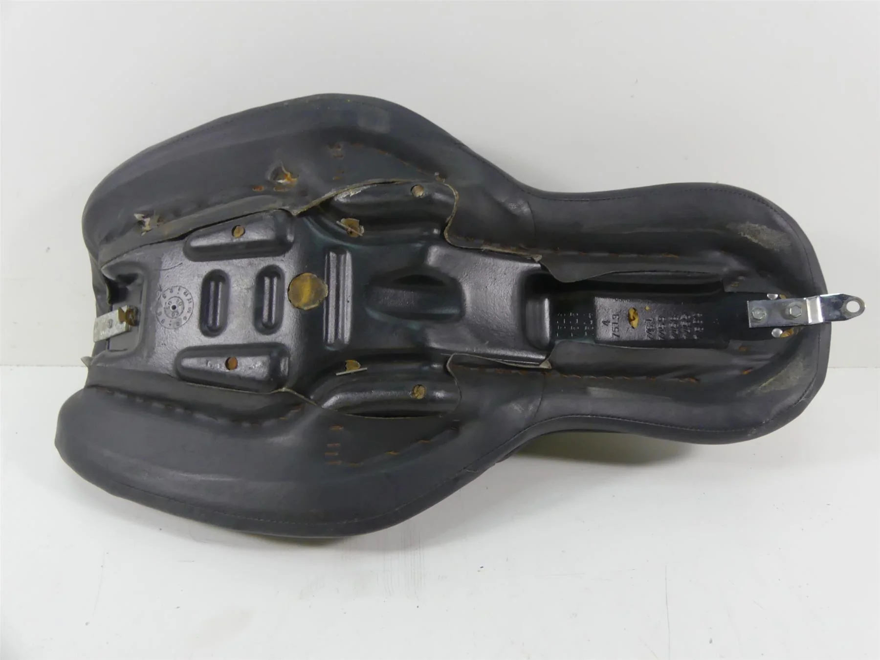 2005 Harley FXDWGI Dyna Wide Glide Rider Passenger Saddle Seat - Read 53079-04 - Image 5