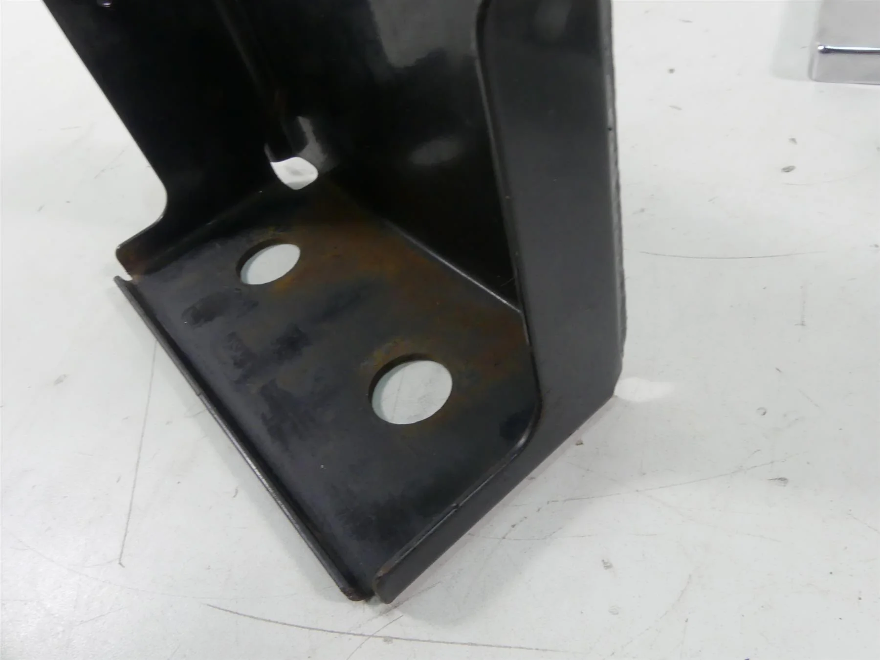 2005 Harley FXDWGI Dyna Wide Glide Right Battery Tray & Chrome Cover 66375-97 - Image 12