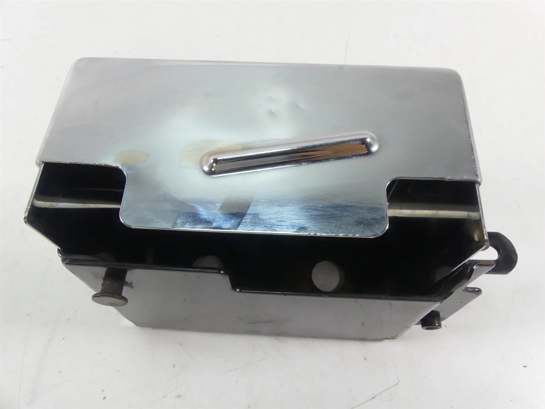 2005 Harley FXDWGI Dyna Wide Glide Right Battery Tray & Chrome Cover 66375-97 - Image 5