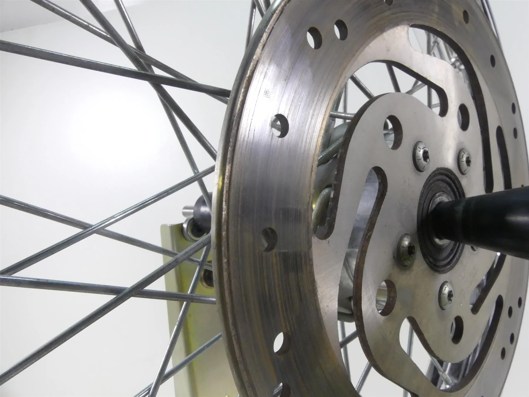 2005 Harley FXDWGI Dyna Wide Glide Straight Front Wheel 21x2.15 -Read 
43671-05A - Image 9