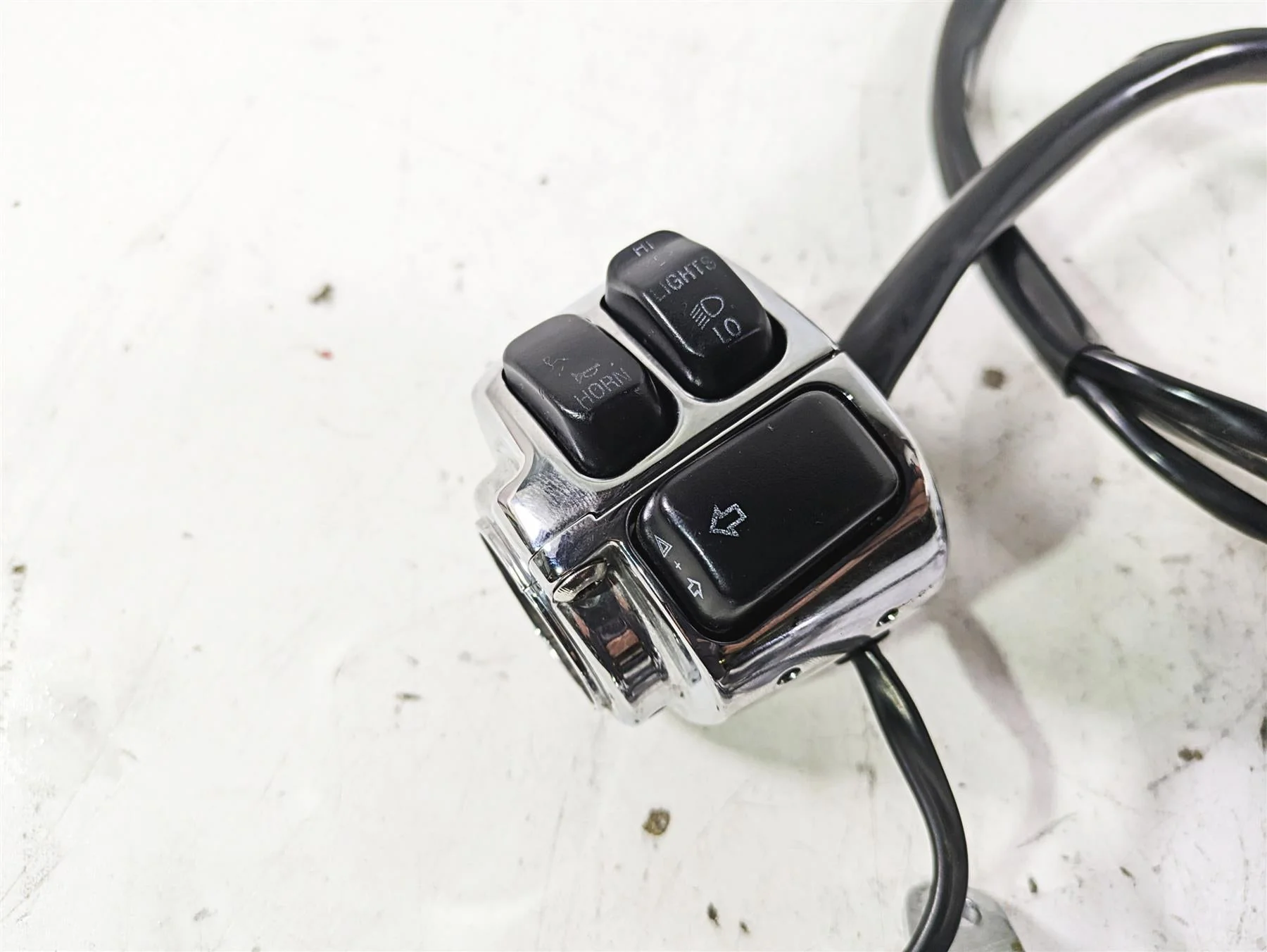 2005 Harley Softail FLSTFSE CVO Fat Boy Chrome Hand Control Switch Set 71682-06A - Image 4