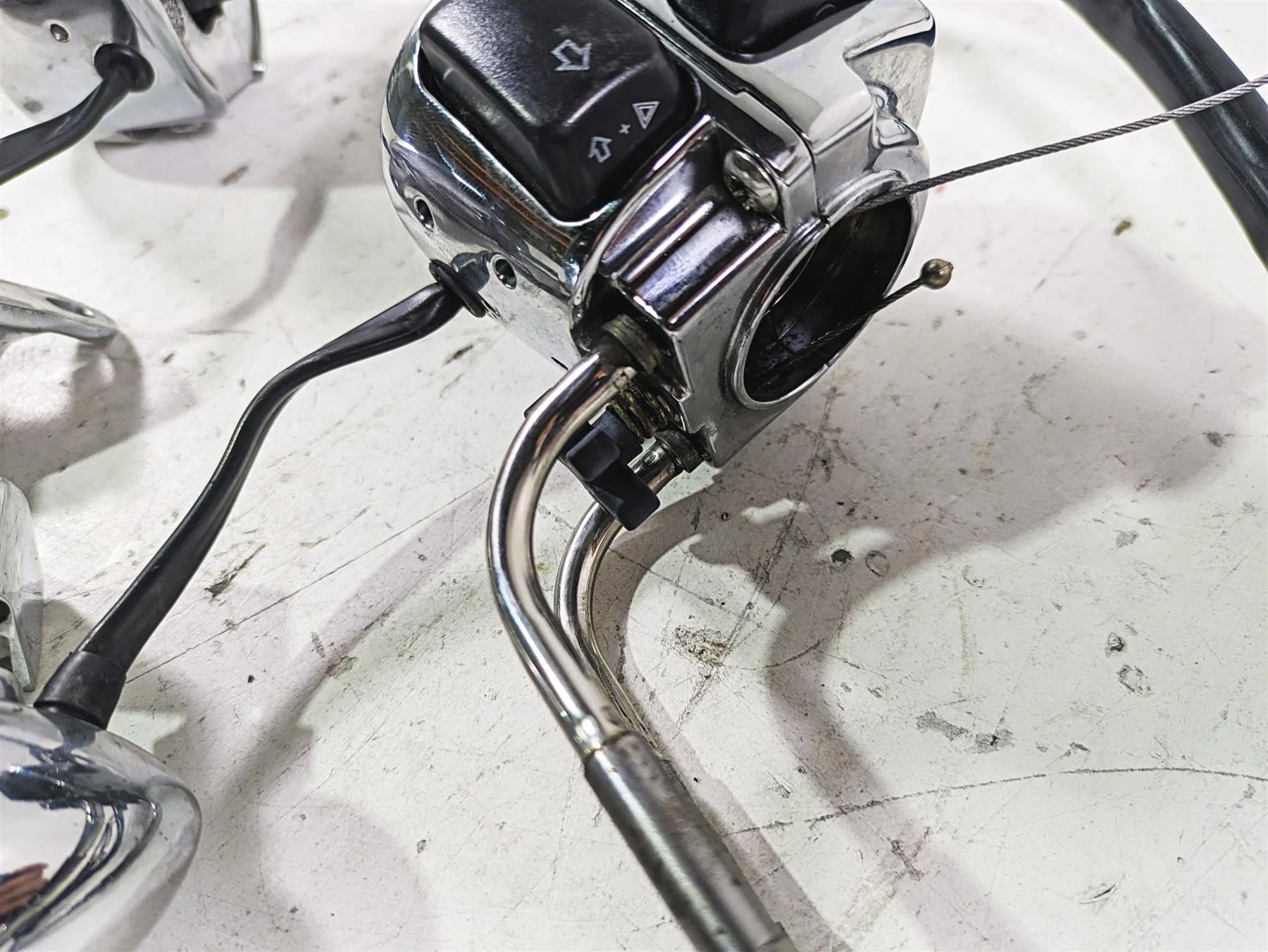 2005 Harley Softail FLSTFSE CVO Fat Boy Chrome Hand Control Switch Set 71682-06A - Image 7