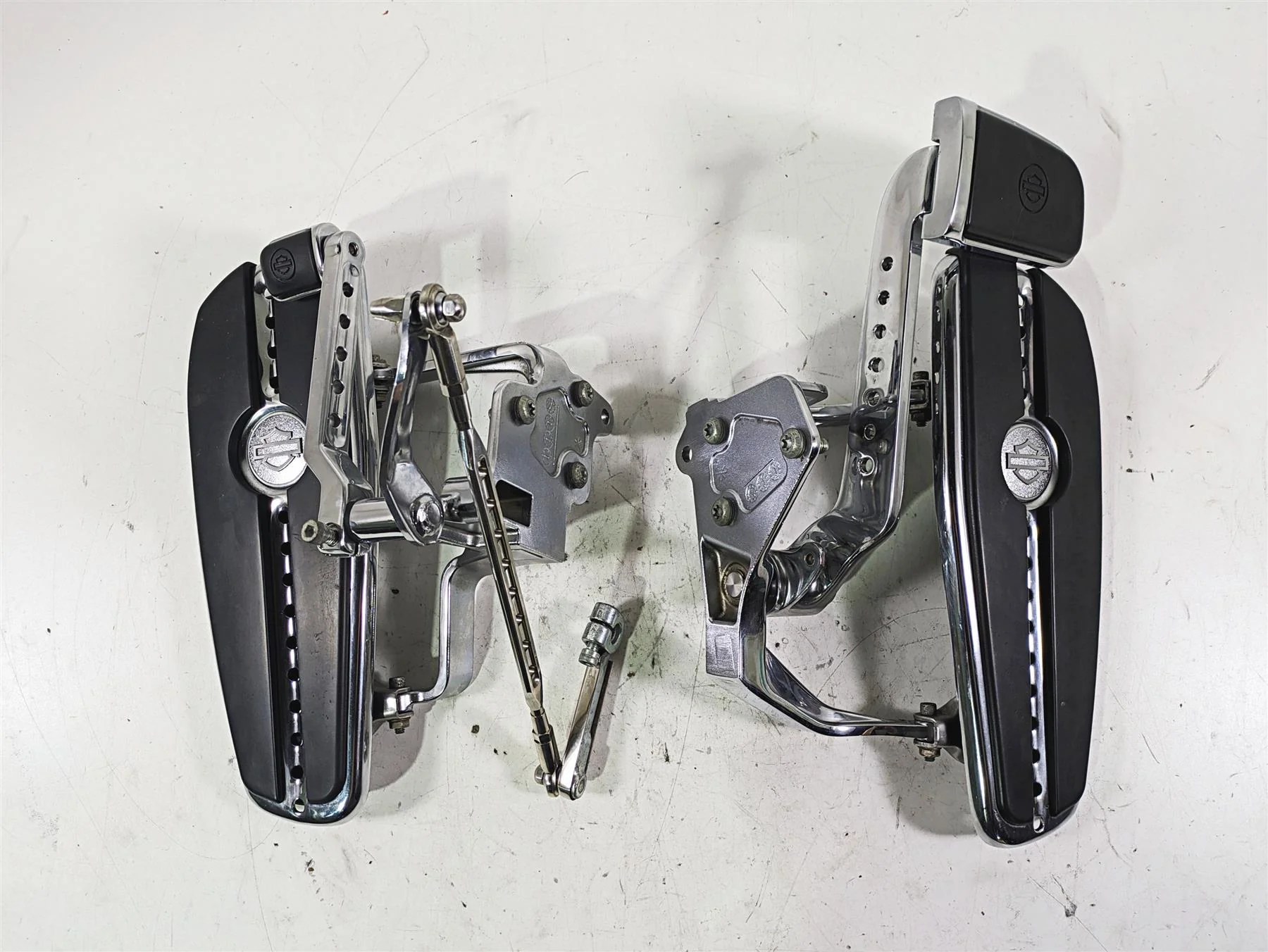 2005 Harley Softail FLSTFSE CVO Fat Boy Floorboard Shifter Brake Set 33688-03A - Image 4