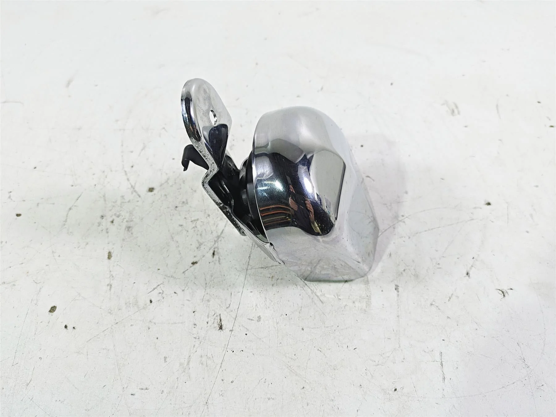 2005 Harley Softail FLSTFSE CVO Fat Boy Horn & Cover 61300478A 69060-90H - Image 4