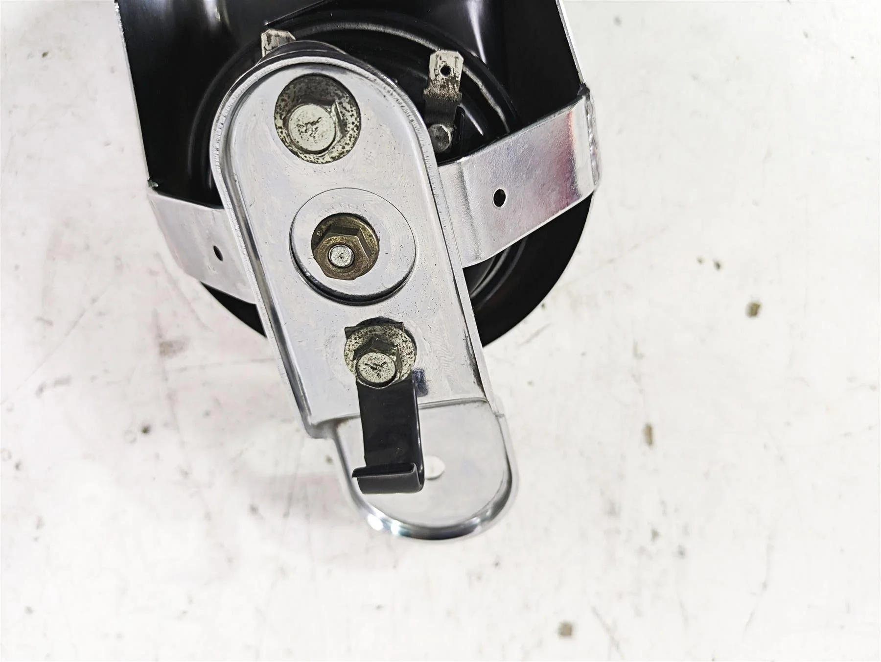 2005 Harley Softail FLSTFSE CVO Fat Boy Horn & Cover 61300478A 69060-90H - Image 7