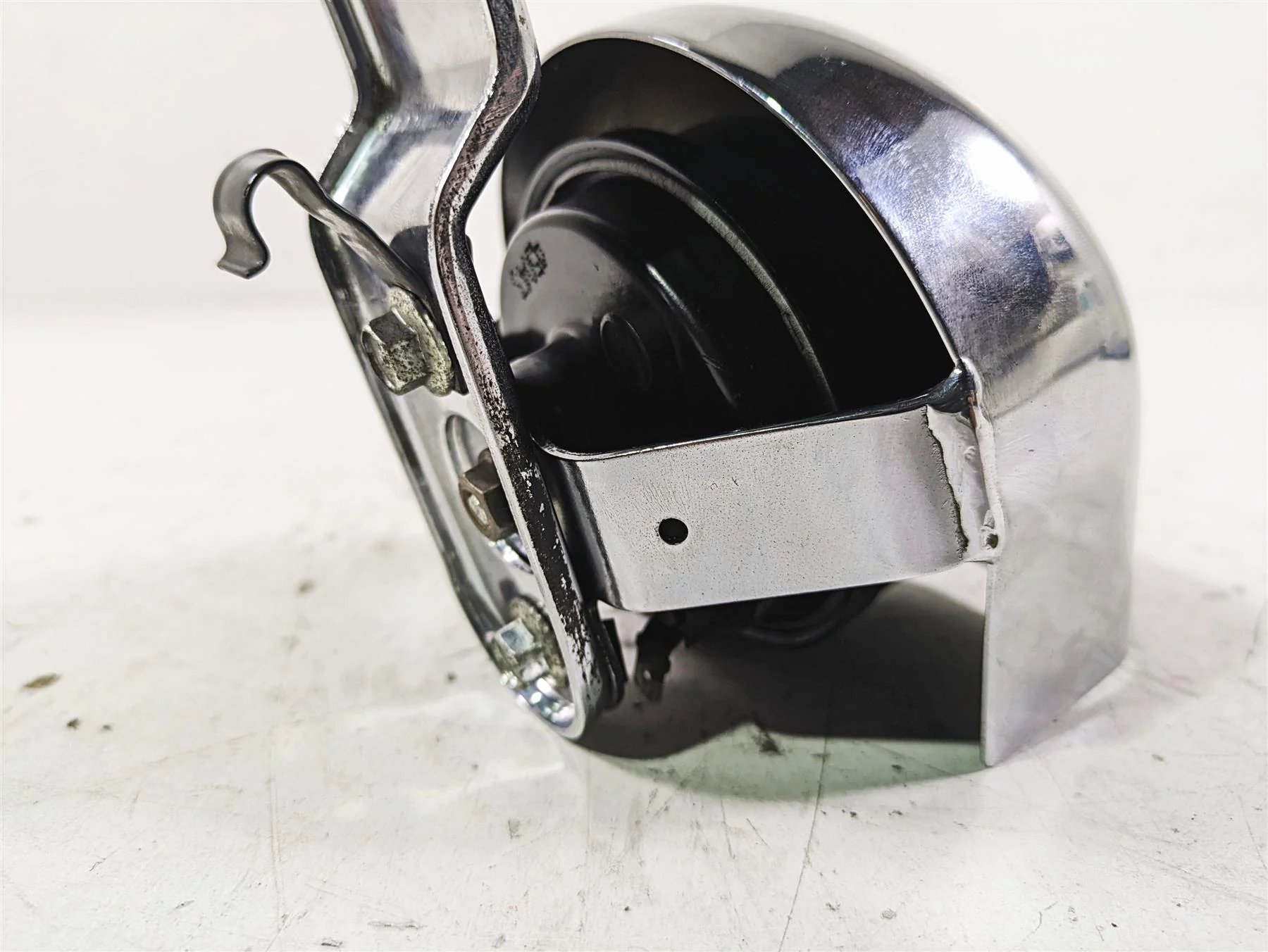 2005 Harley Softail FLSTFSE CVO Fat Boy Horn & Cover 61300478A 69060-90H - Image 9
